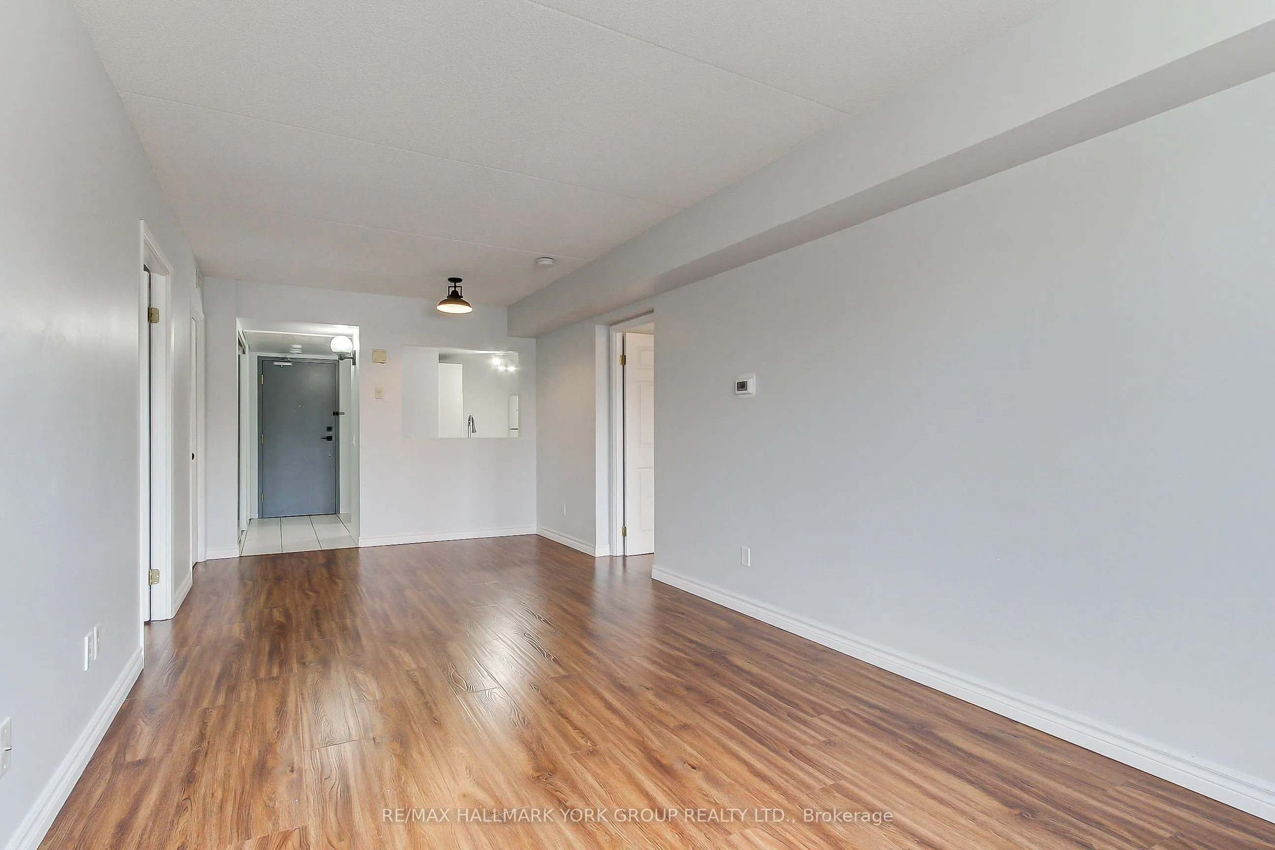 160 WELLINGTON Street E #304
