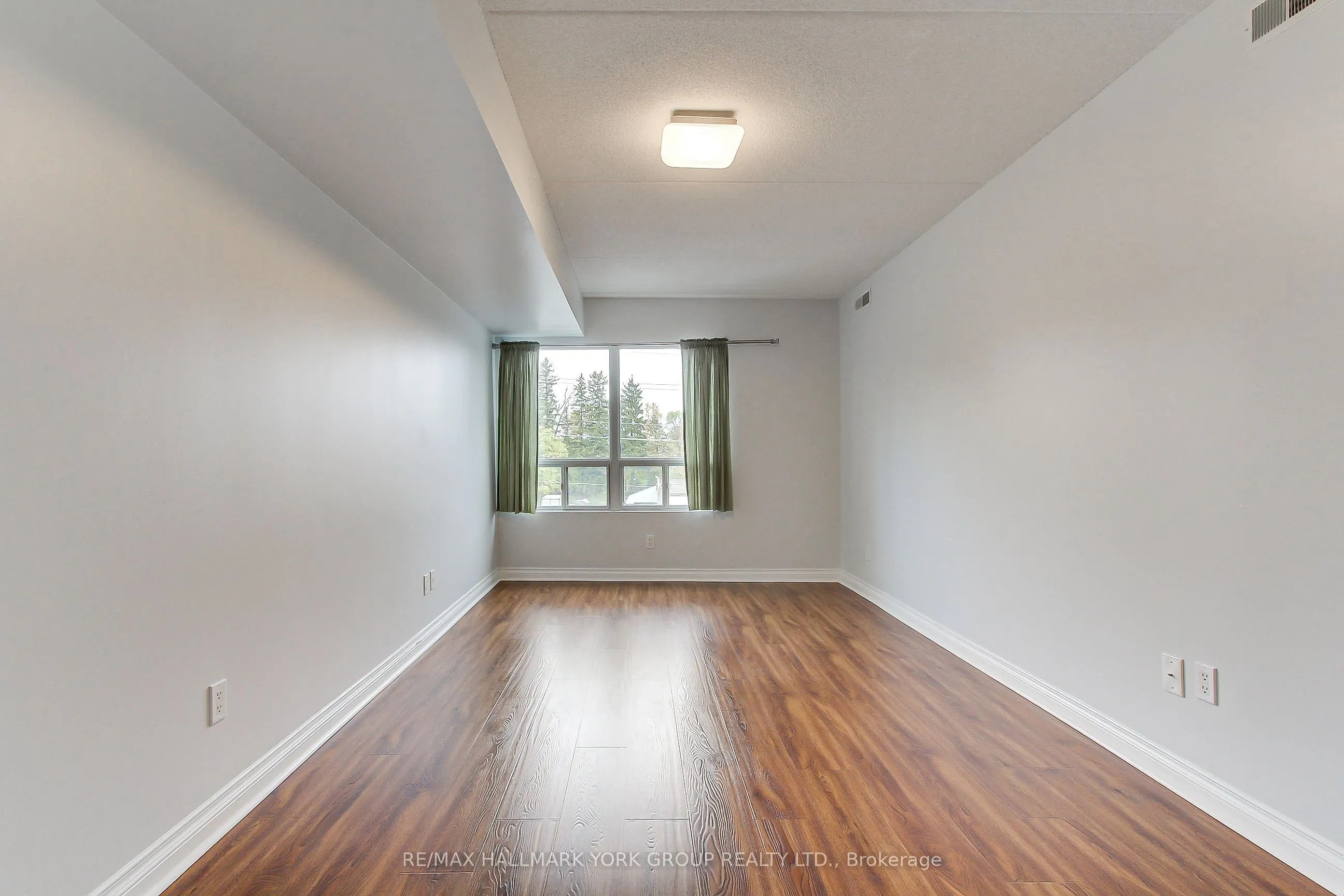 160 WELLINGTON Street E #304