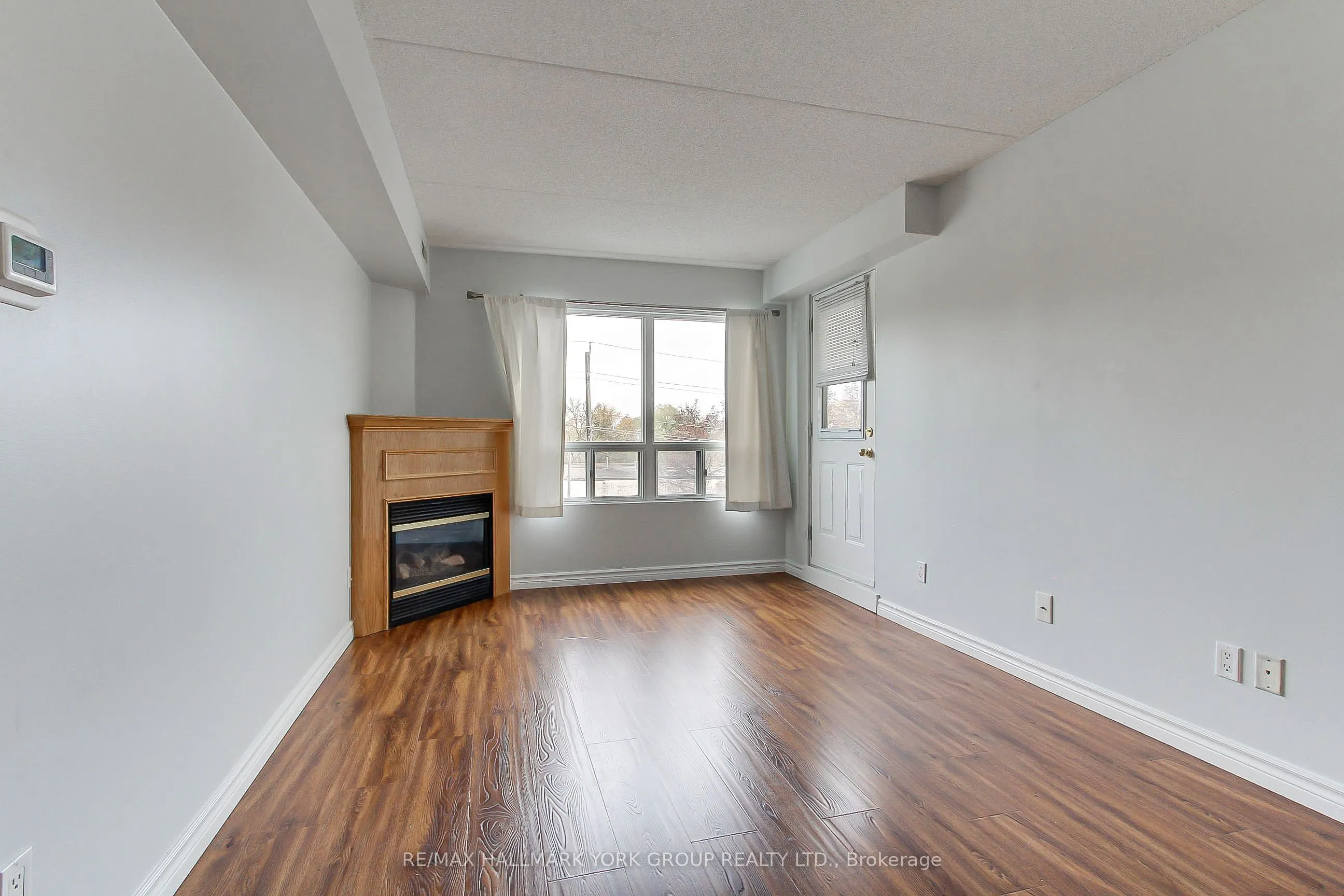 160 WELLINGTON Street E #304