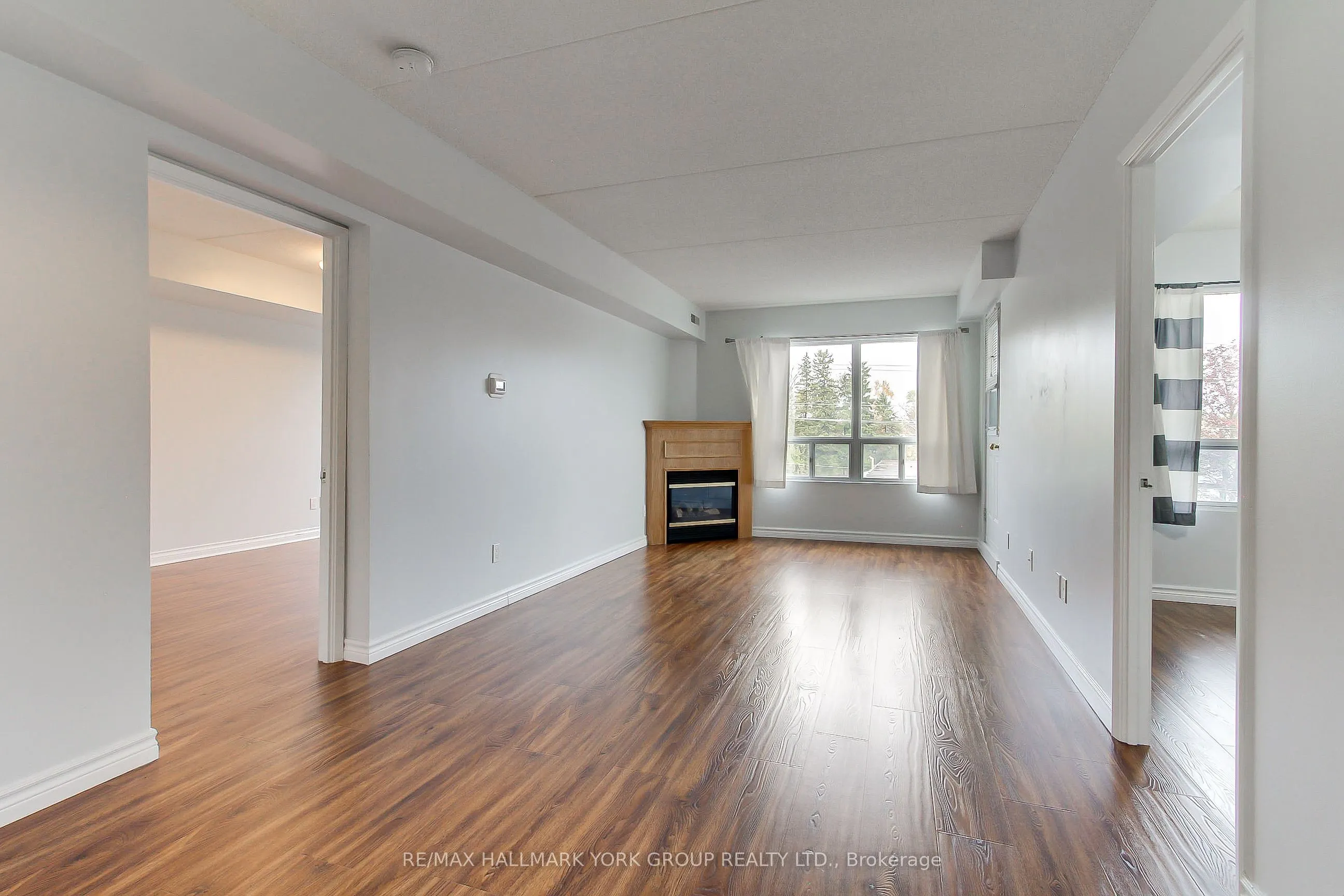 160 WELLINGTON Street E #304