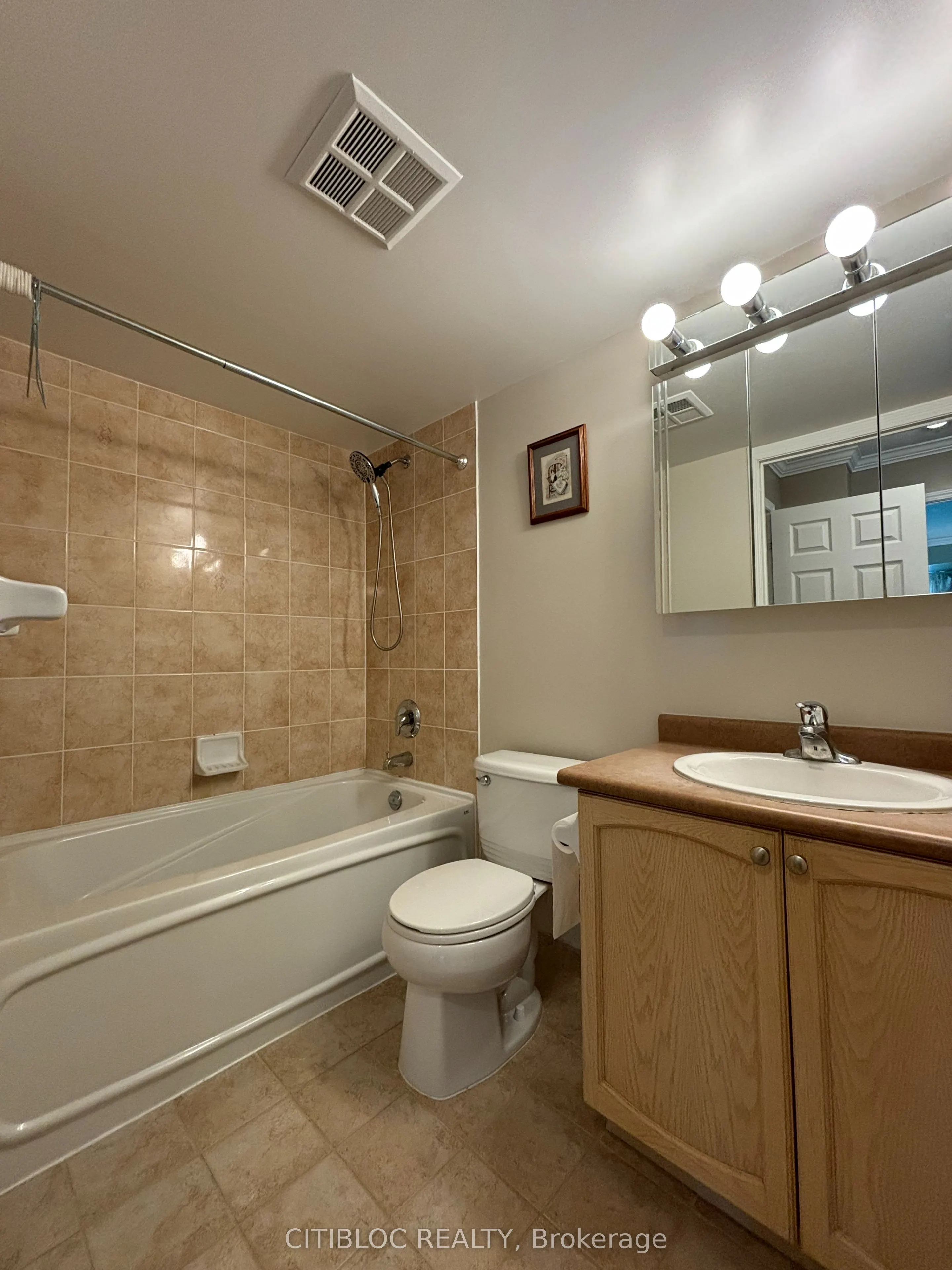 23 Oneida Crescent #708
