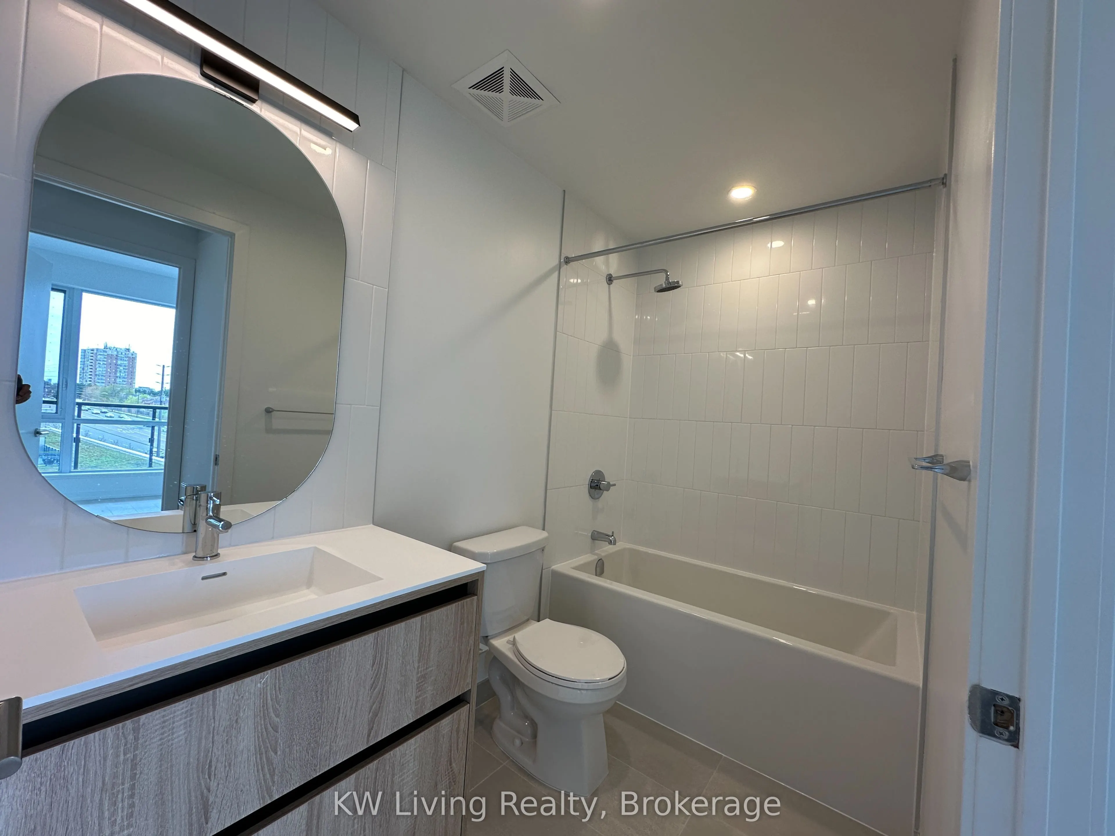 7950 Bathurst Street #517