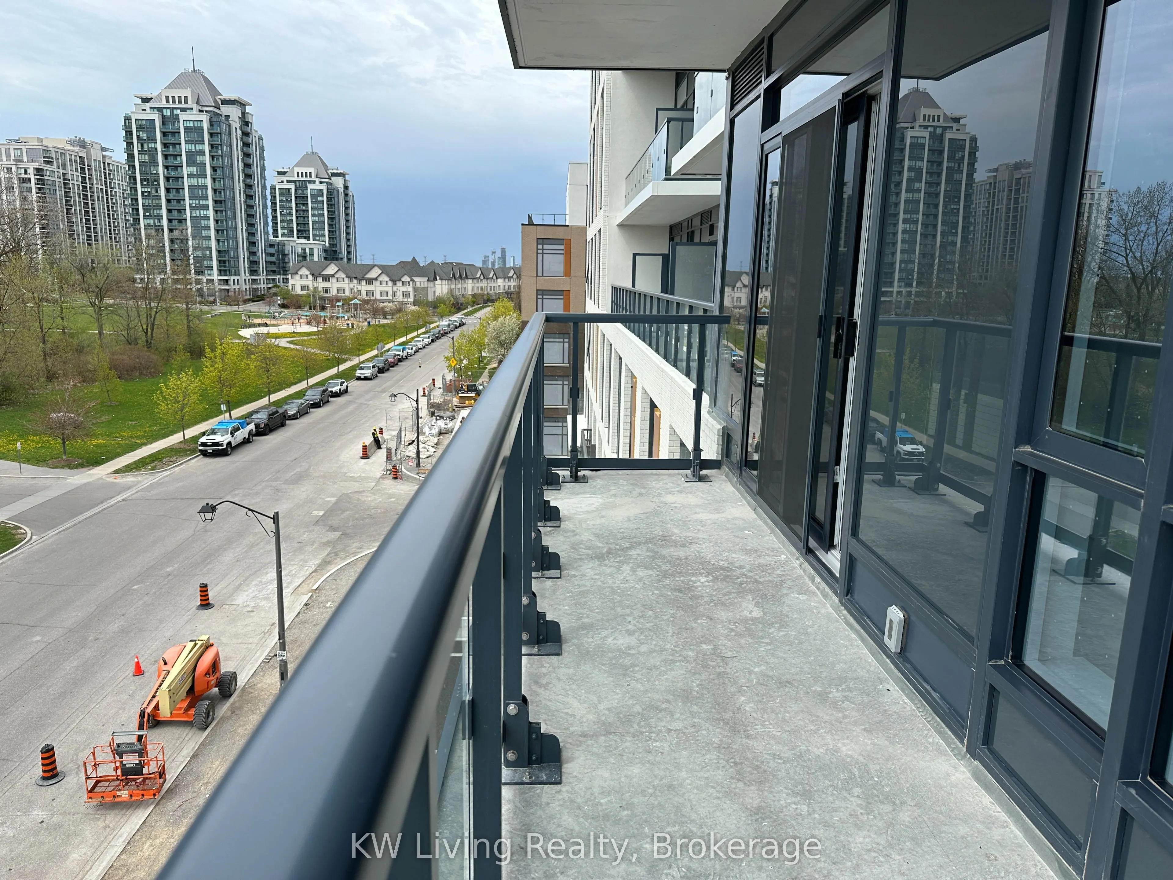 7950 Bathurst Street #517