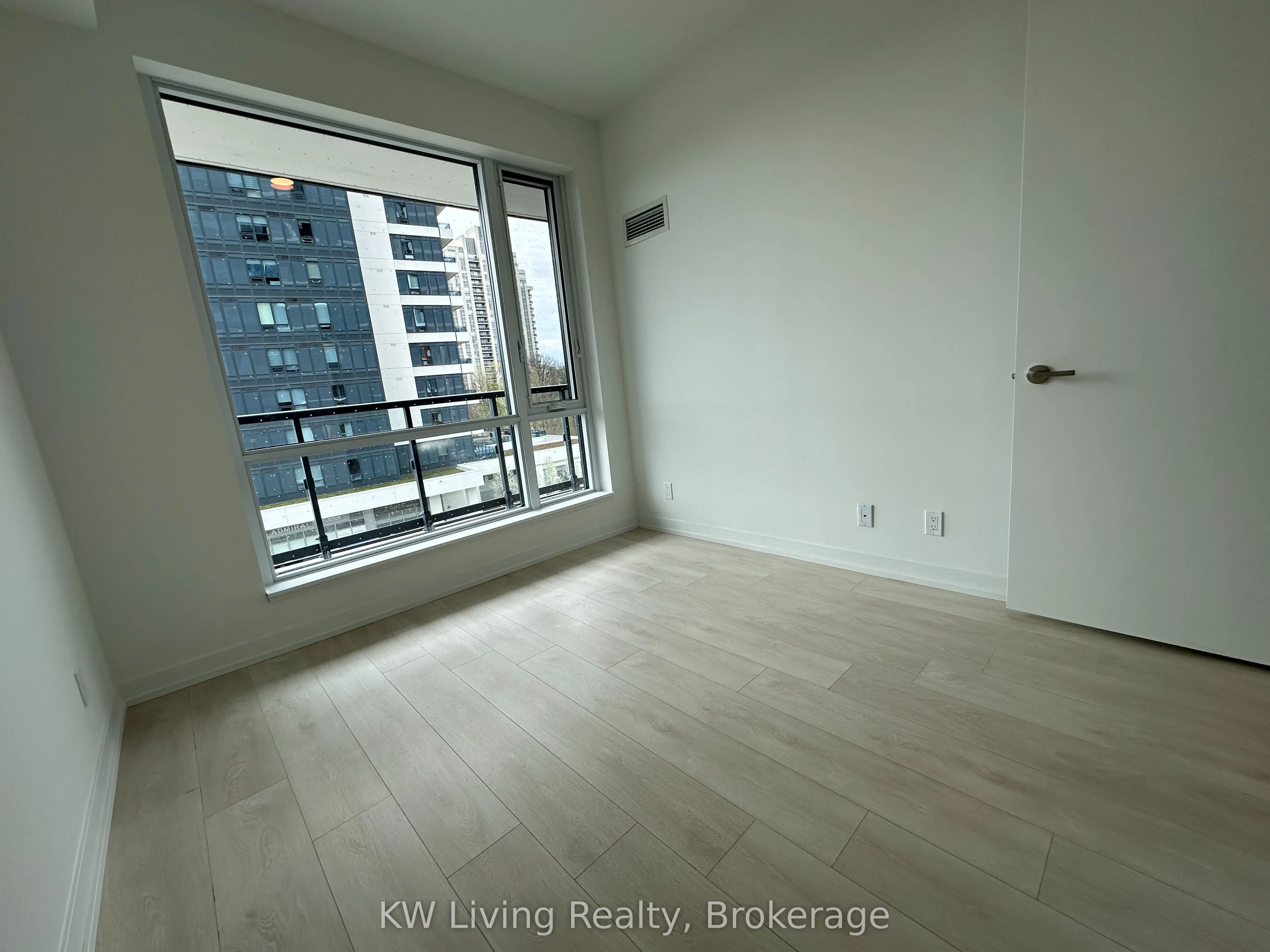 7950 Bathurst Street #517