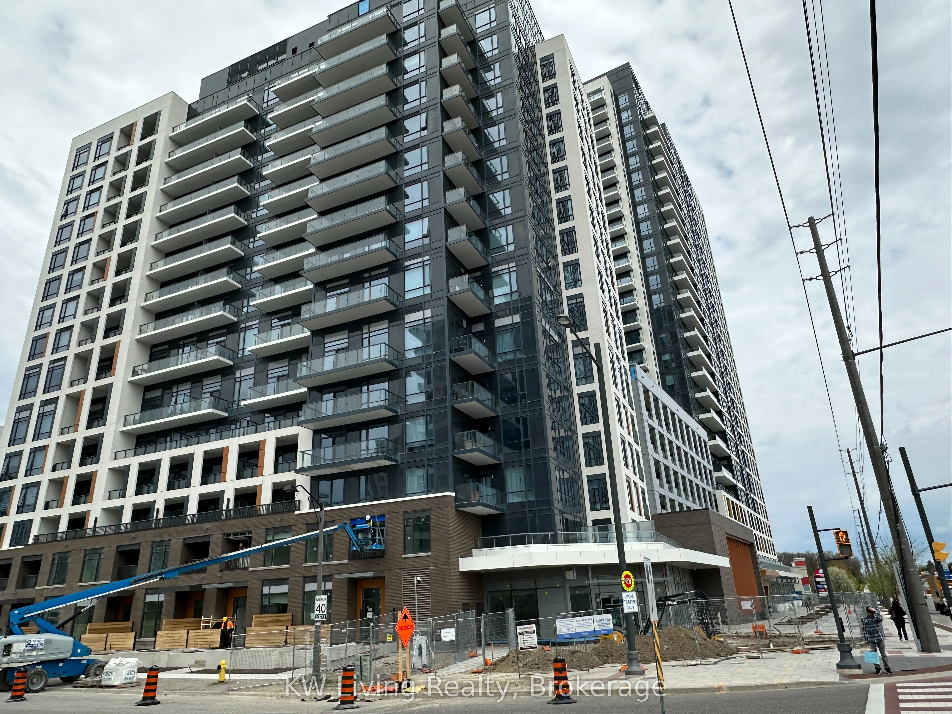 7950 Bathurst Street #517