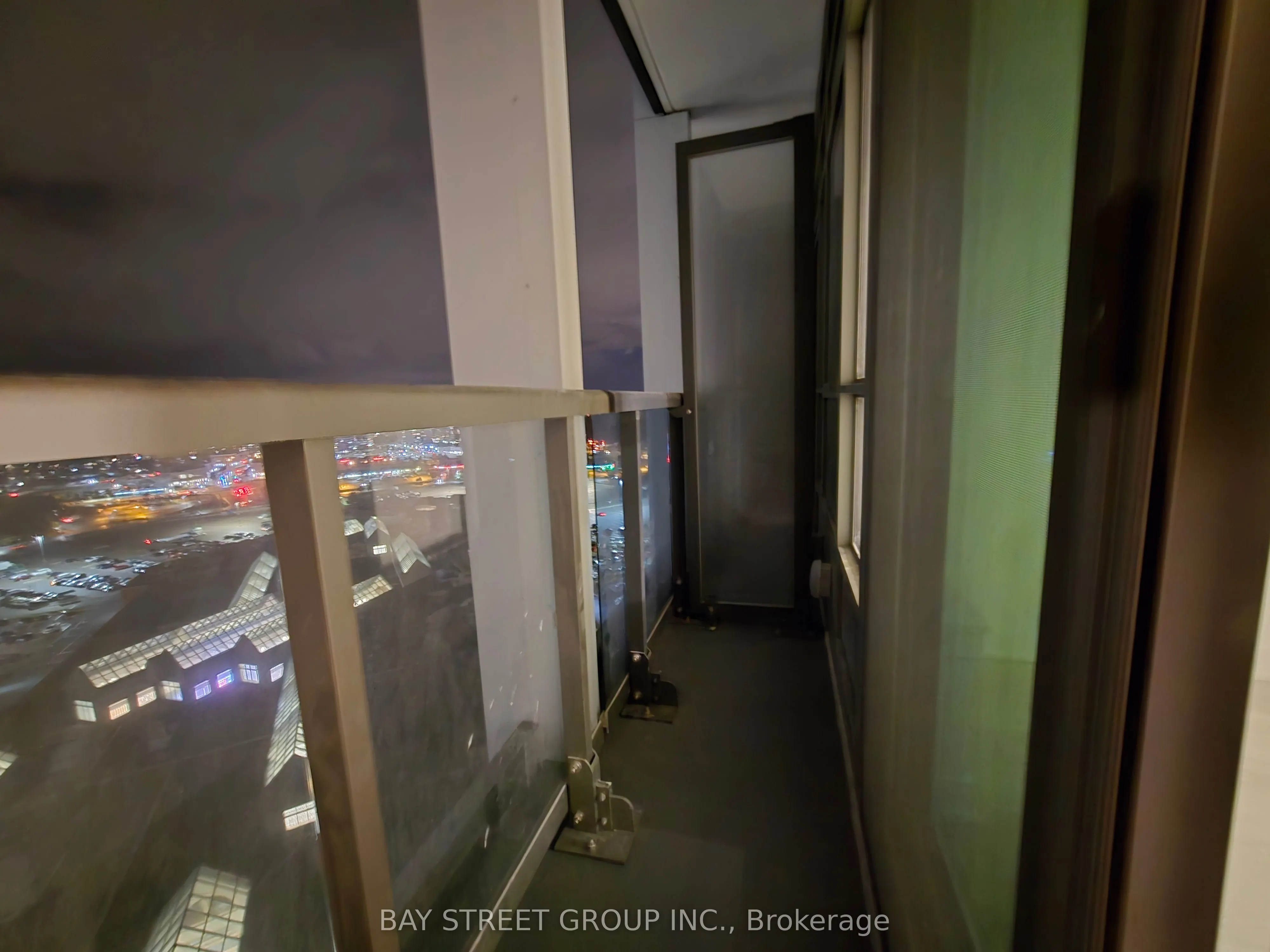 50 Upper Mall Way #1806B