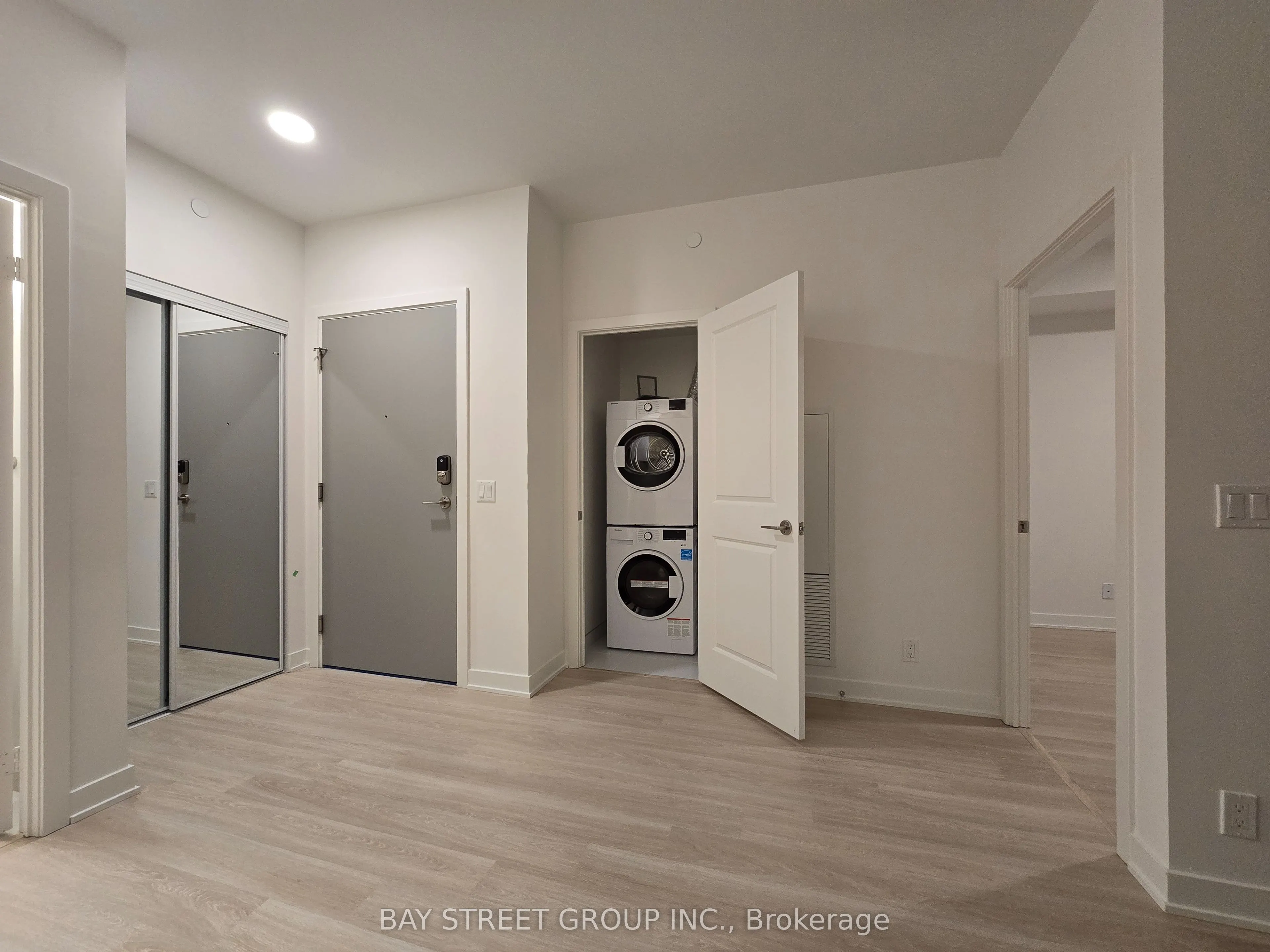 50 Upper Mall Way #1806B