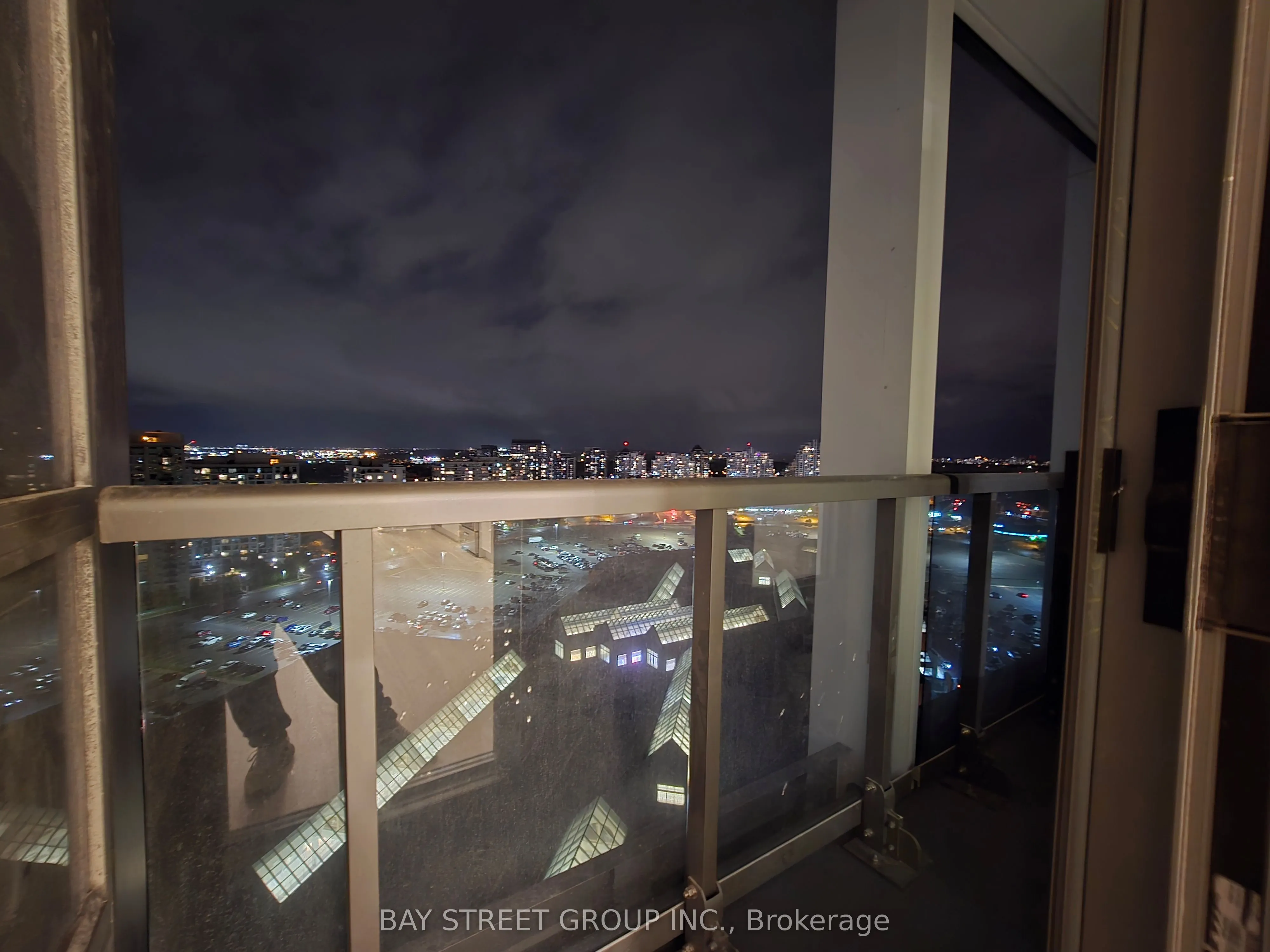 50 Upper Mall Way #1806B