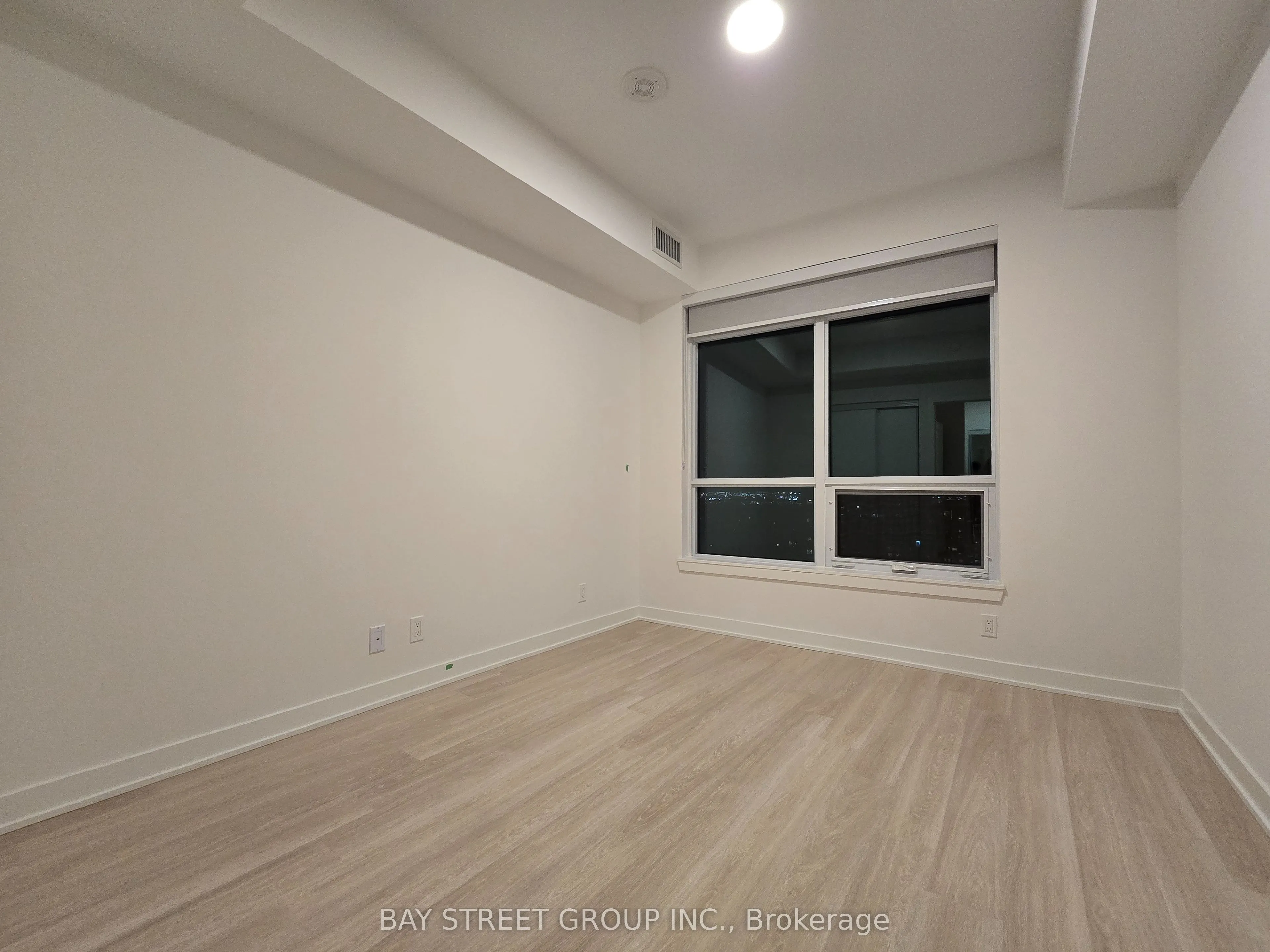 50 Upper Mall Way #1806B