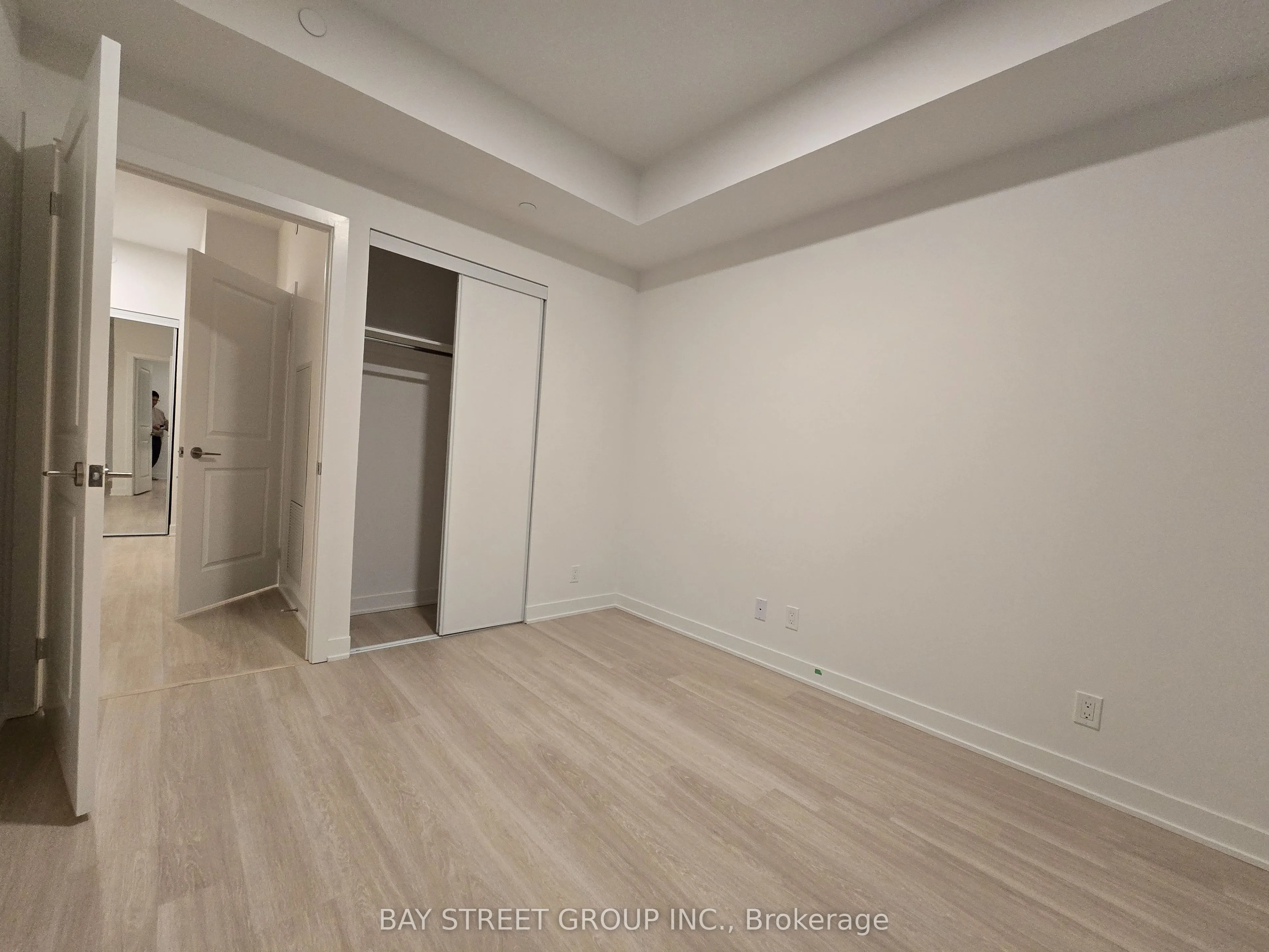 50 Upper Mall Way #1806B