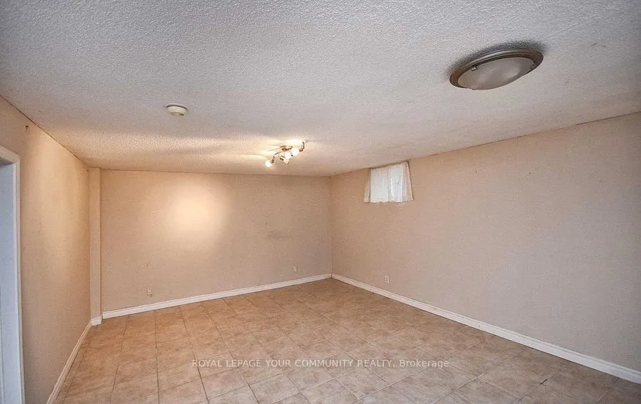 25 Rockport Crescent #Lower