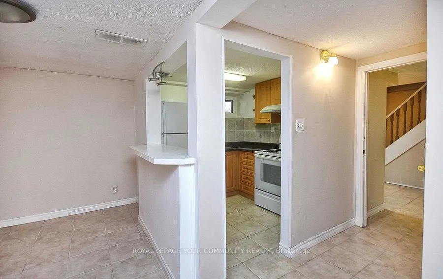 25 Rockport Crescent #Lower