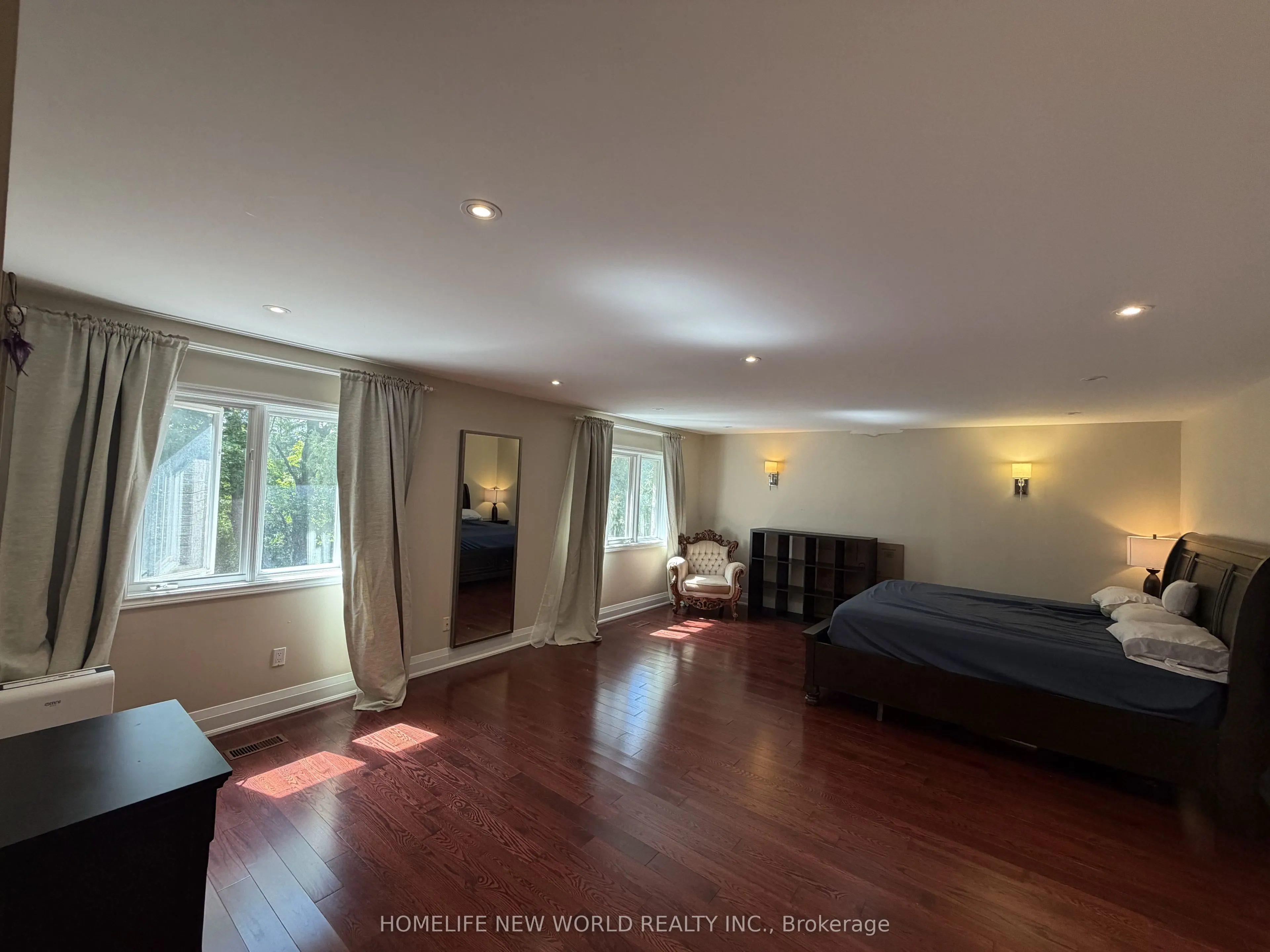 63A Roosevelt Drive #(UPPER)