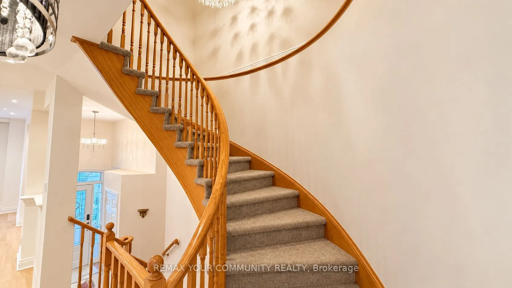 8 Edgemont Court