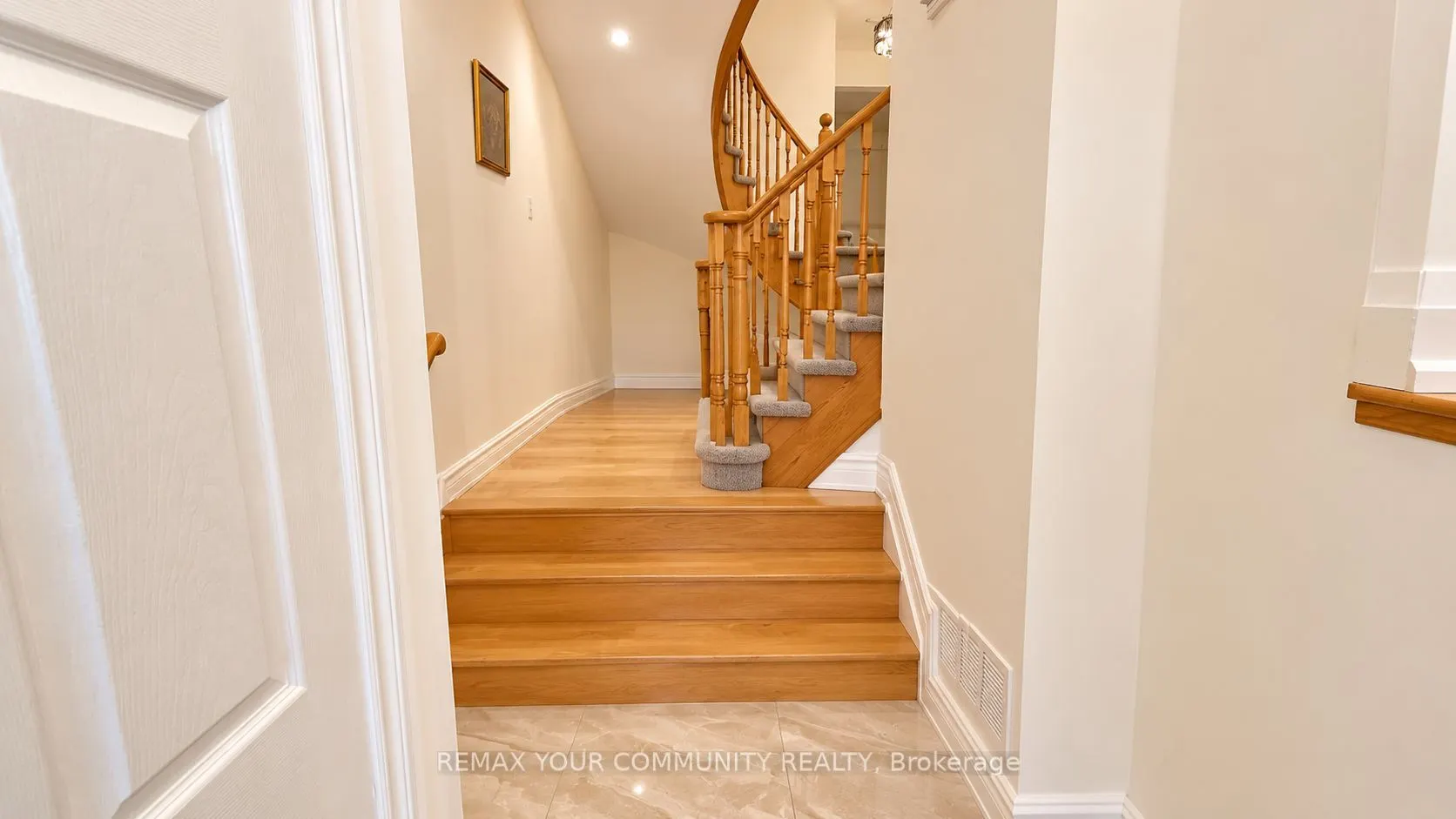8 Edgemont Court