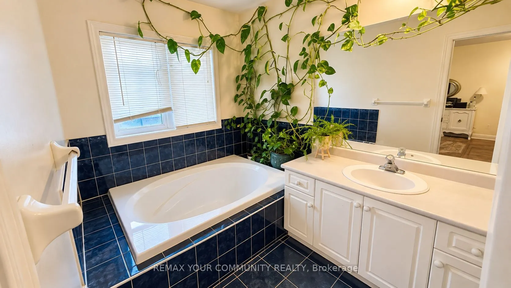 8 Edgemont Court