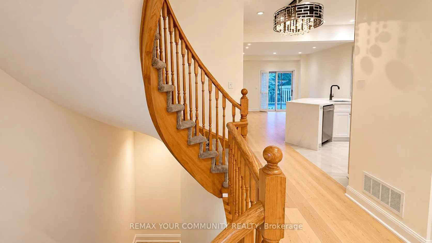 8 Edgemont Court