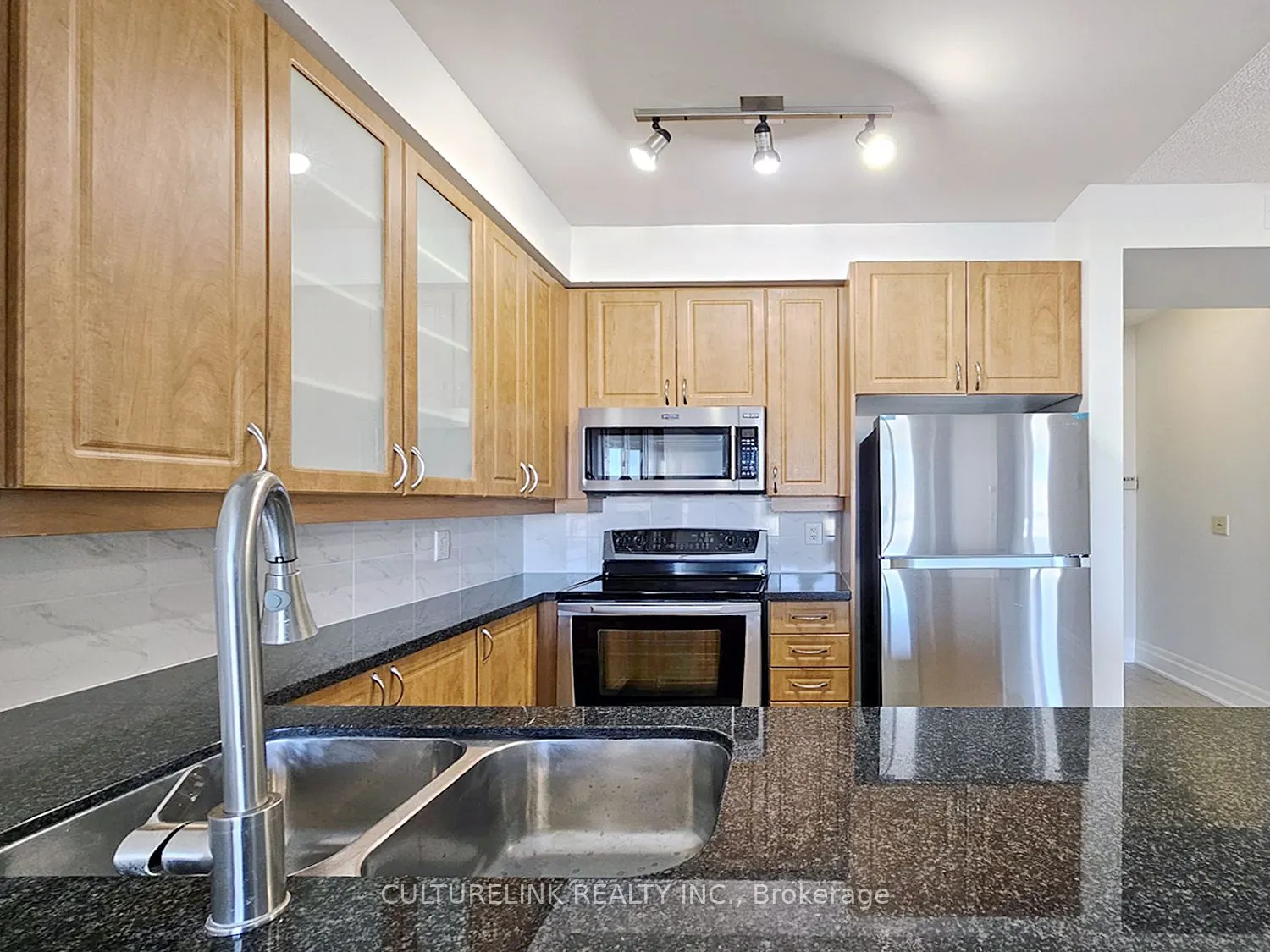 1 Upper Duke Crescent #401