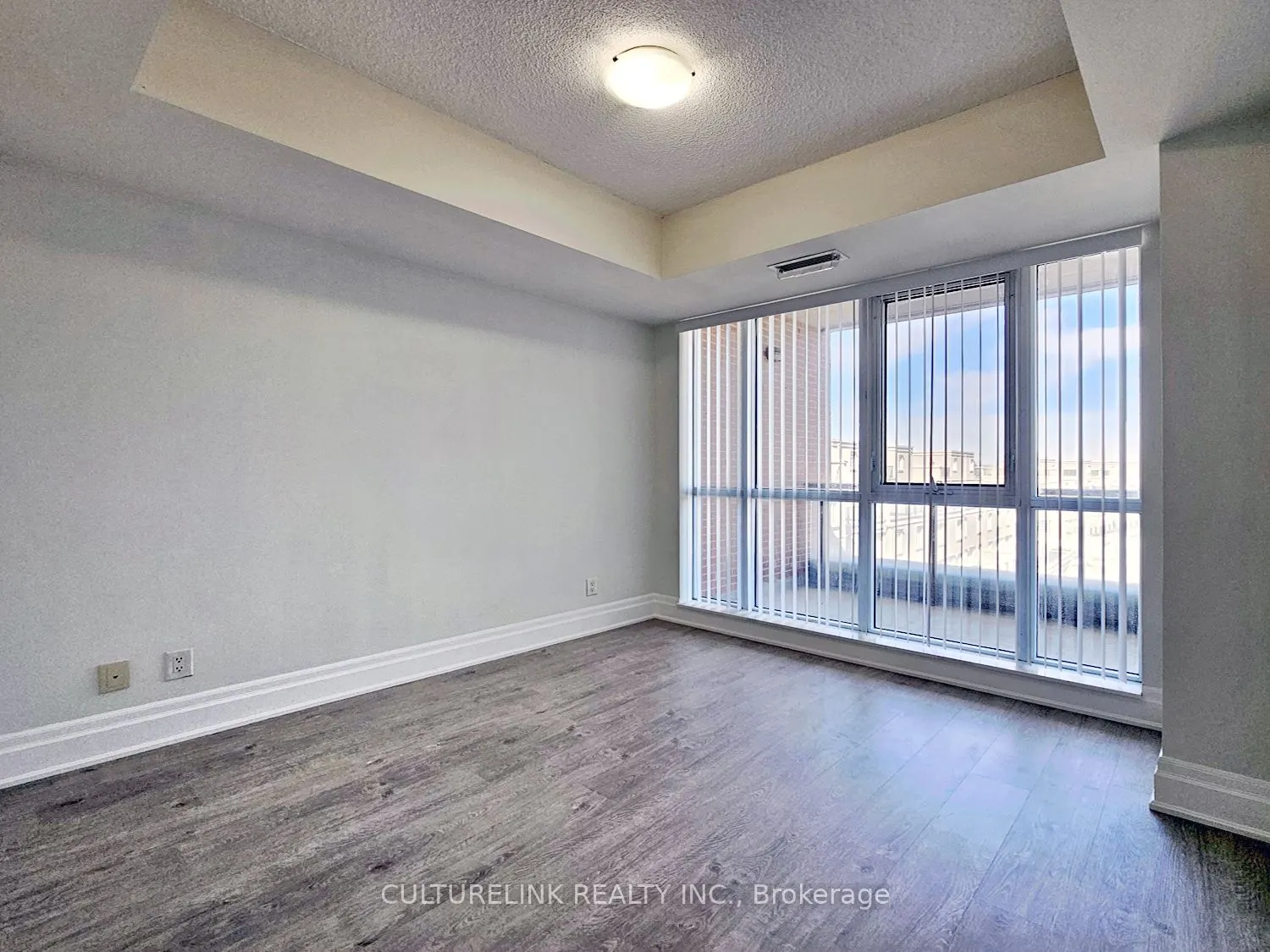 1 Upper Duke Crescent #401