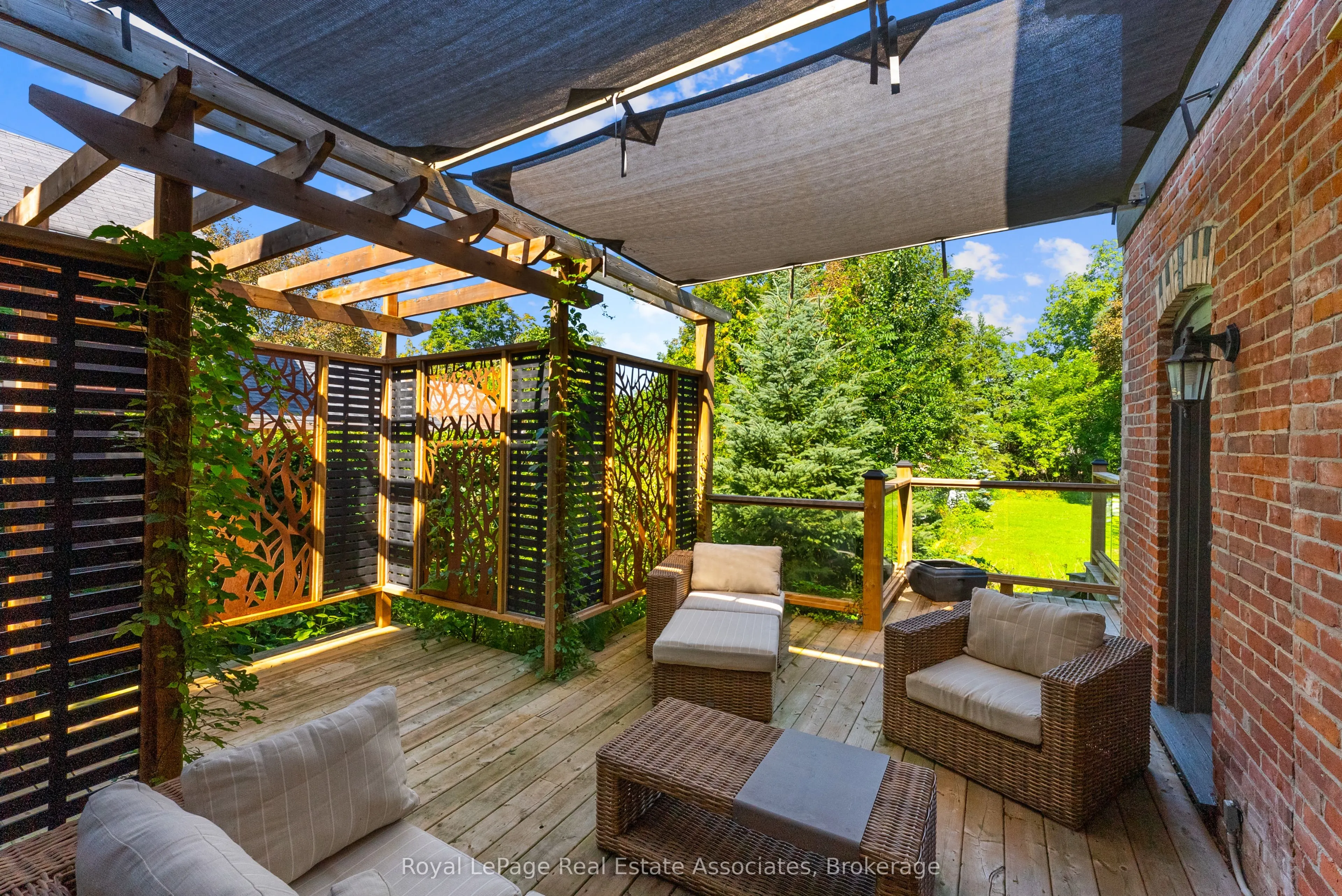 52 Cameron Street E