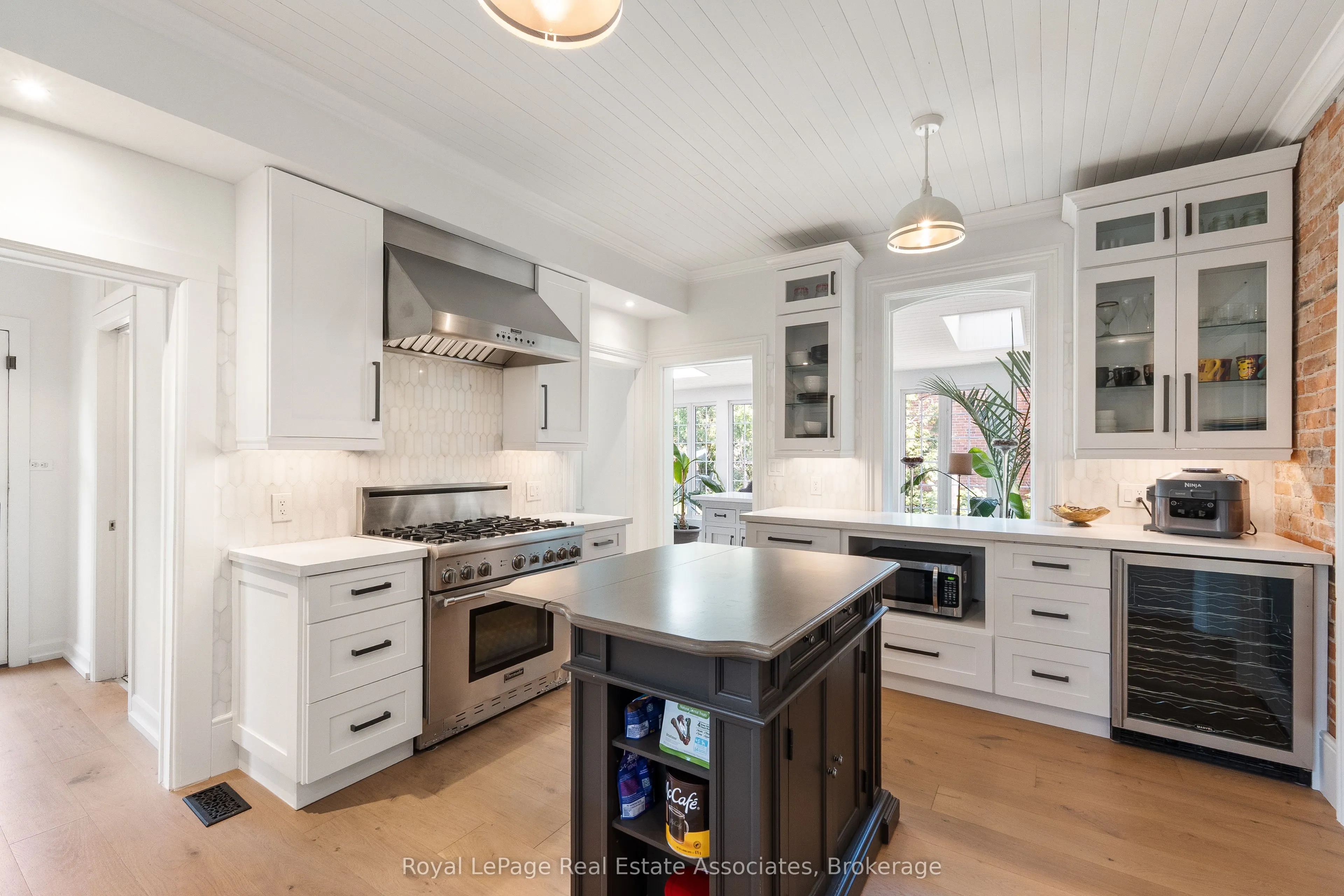 52 Cameron Street E