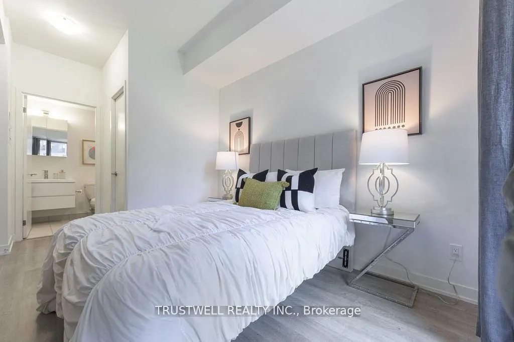 38 Simcoe Promenade #407