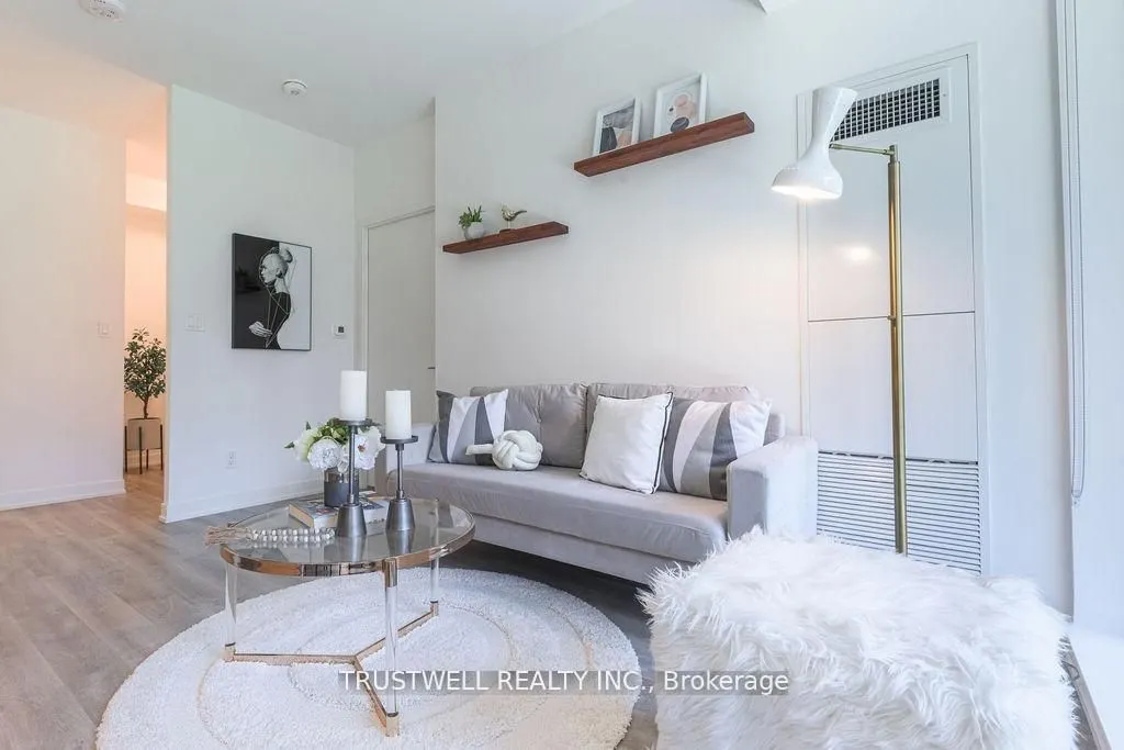 38 Simcoe Promenade #407