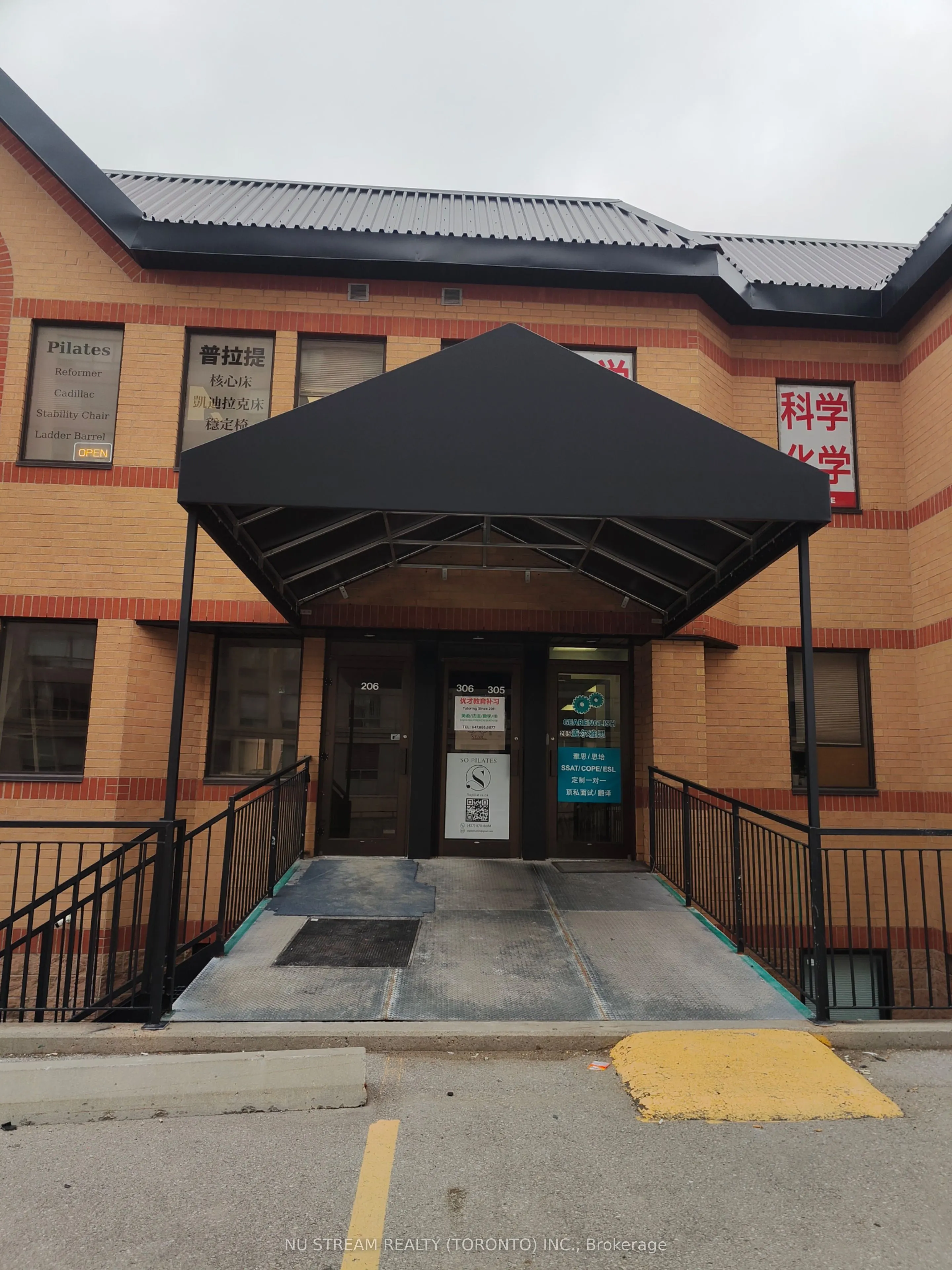9011 Leslie Street #206
