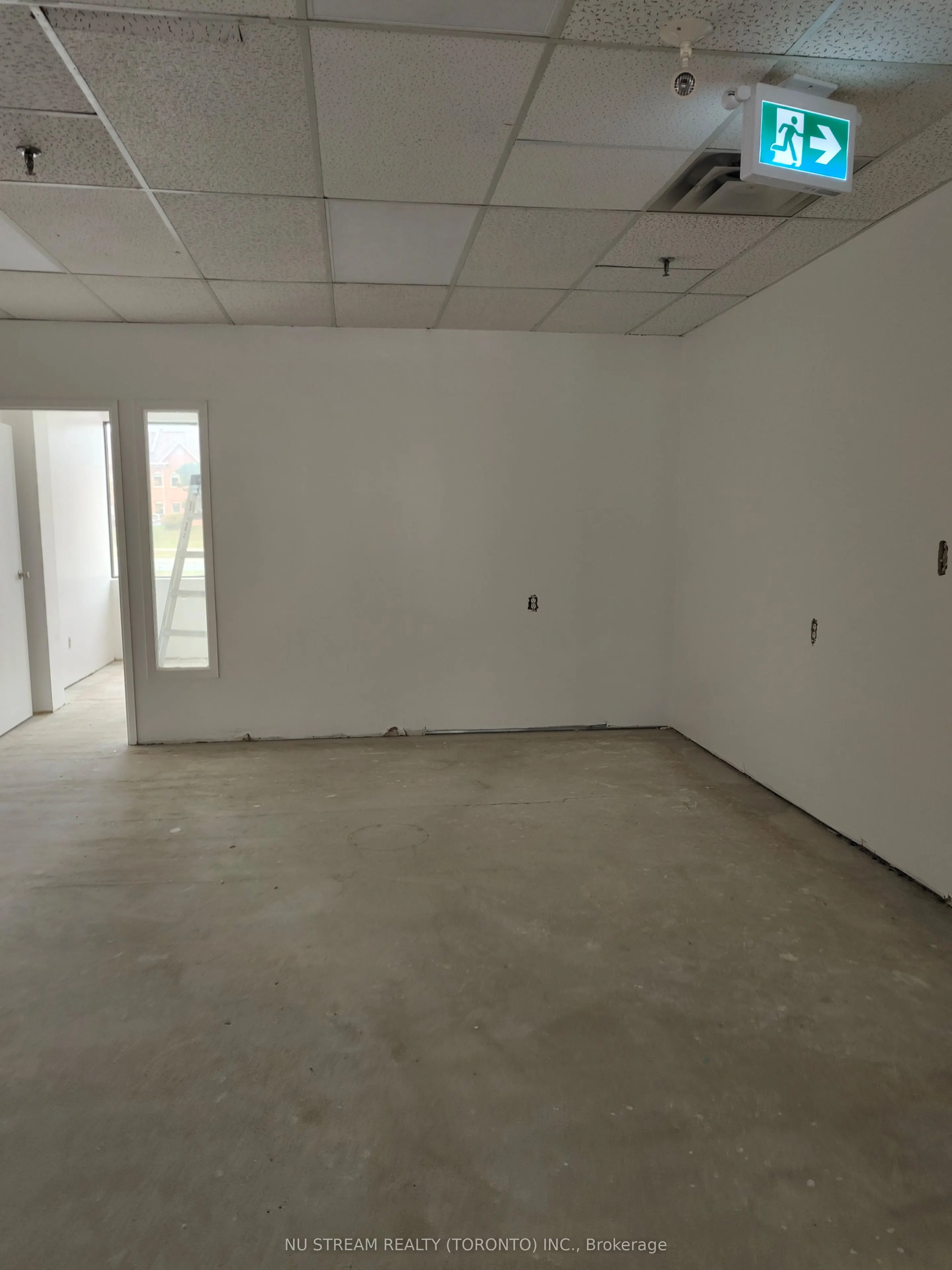 9011 Leslie Street #206
