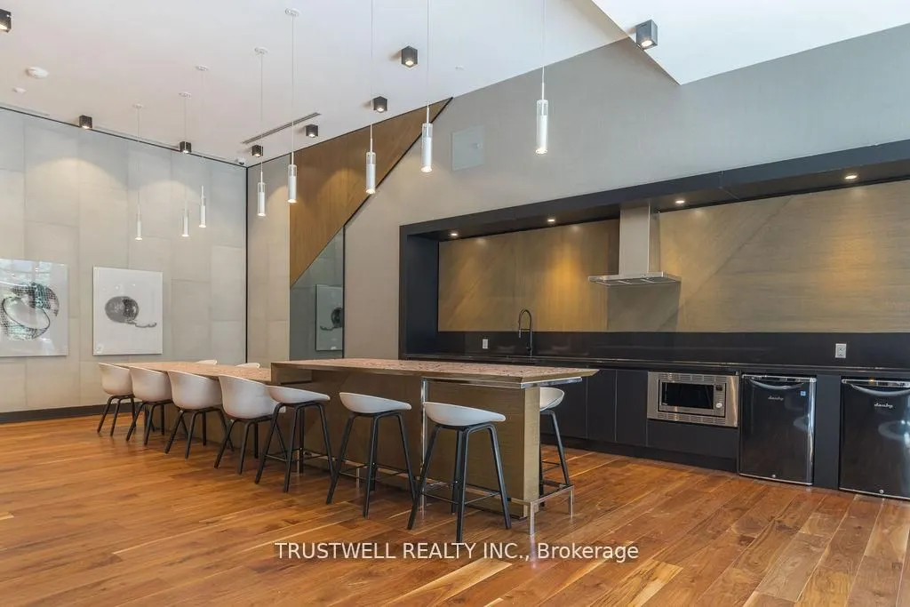 38 Simcoe Promenade #407
