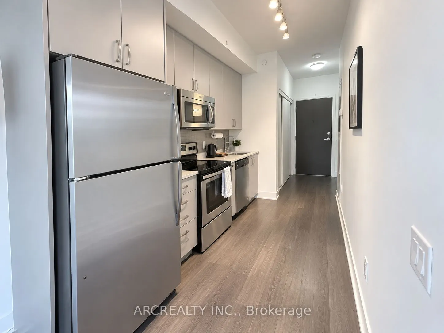7608 Yonge Street #208