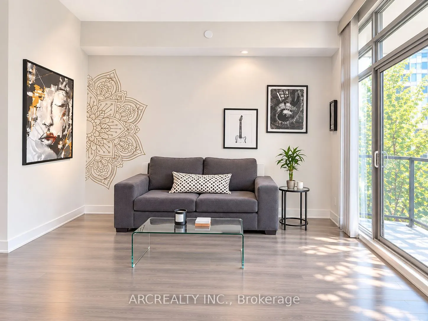 7608 Yonge Street #208
