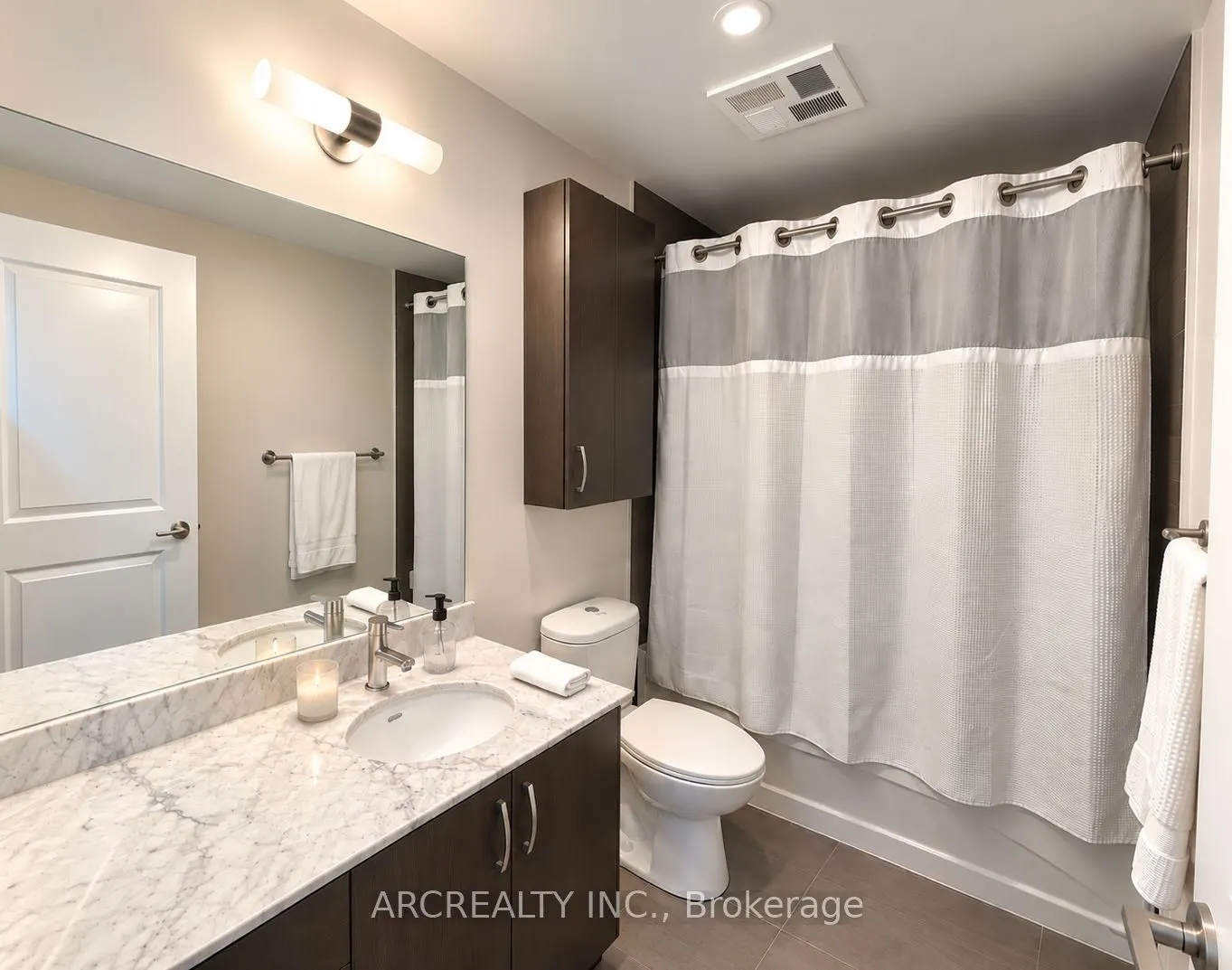 7608 Yonge Street #208