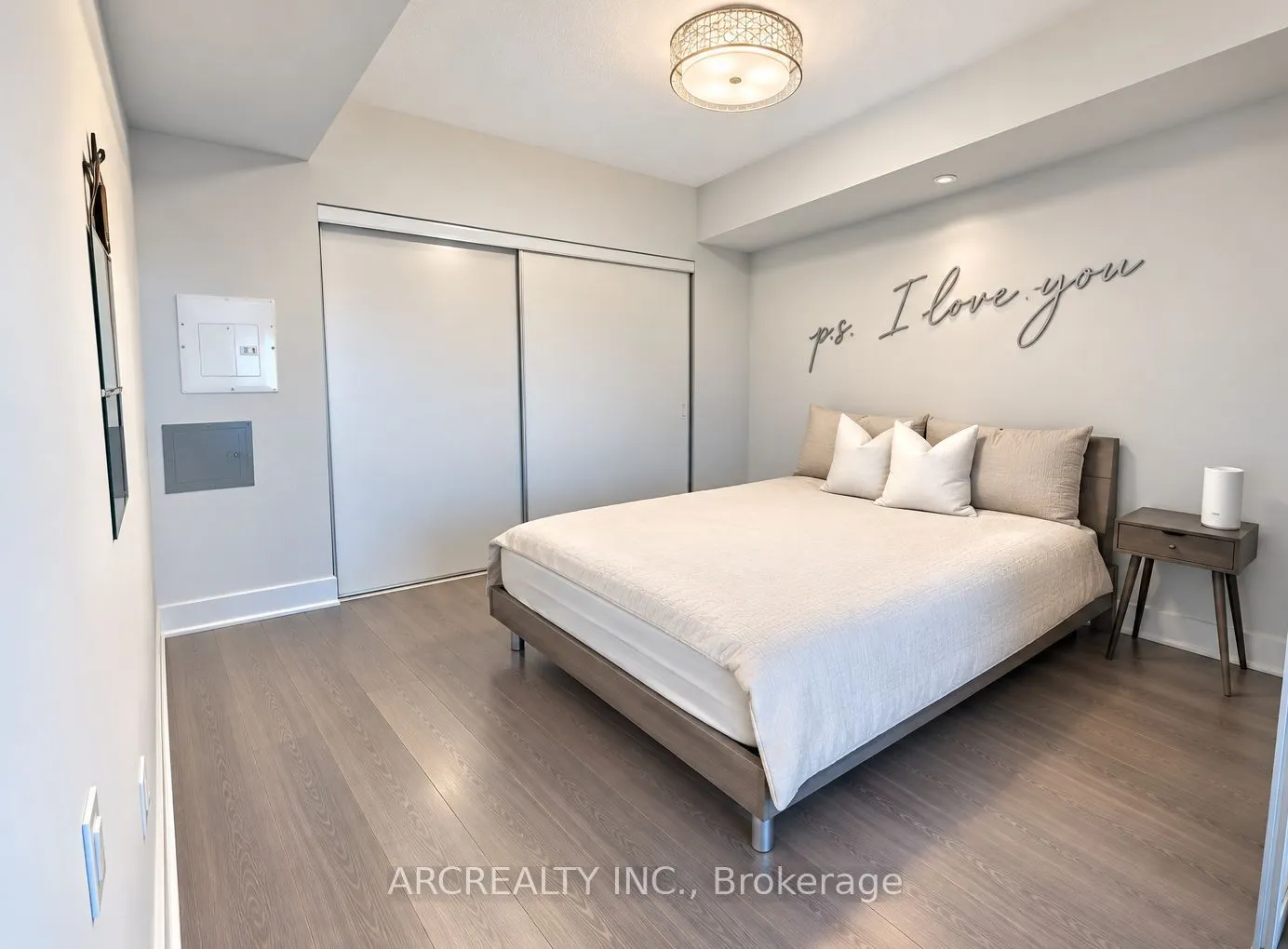 7608 Yonge Street #208