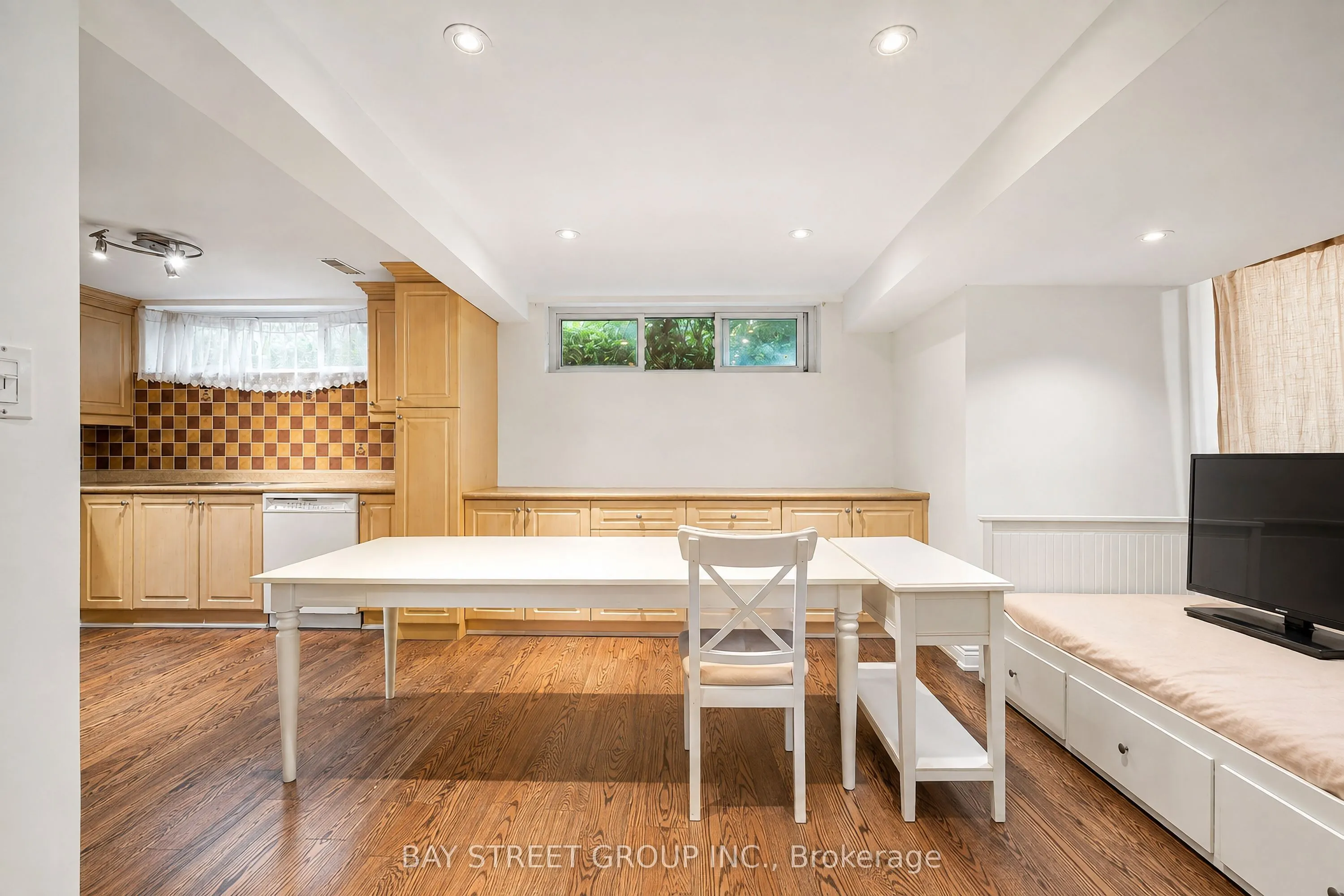 32 Alanadale Avenue #BSMT