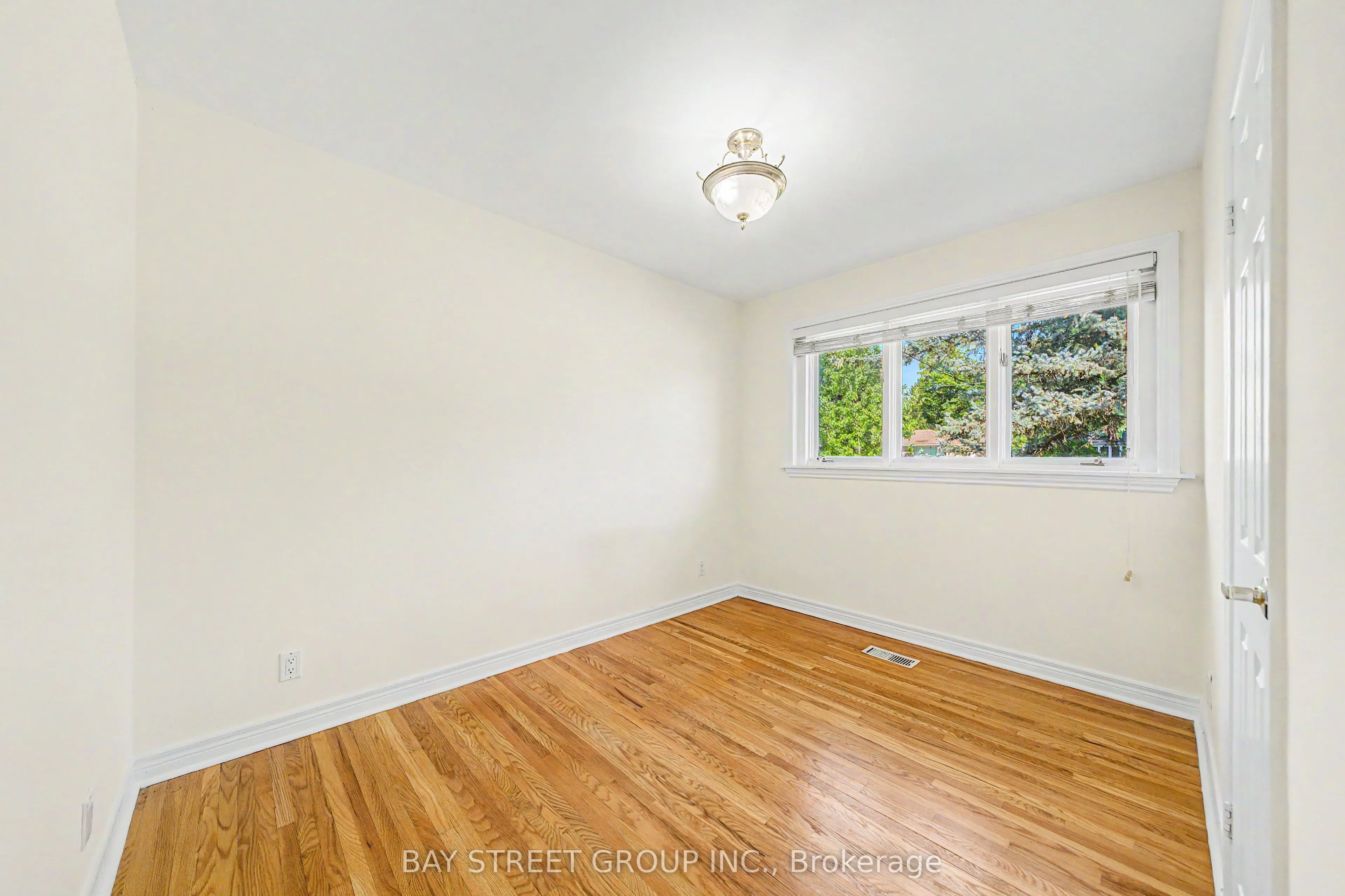 32 Alanadale Avenue