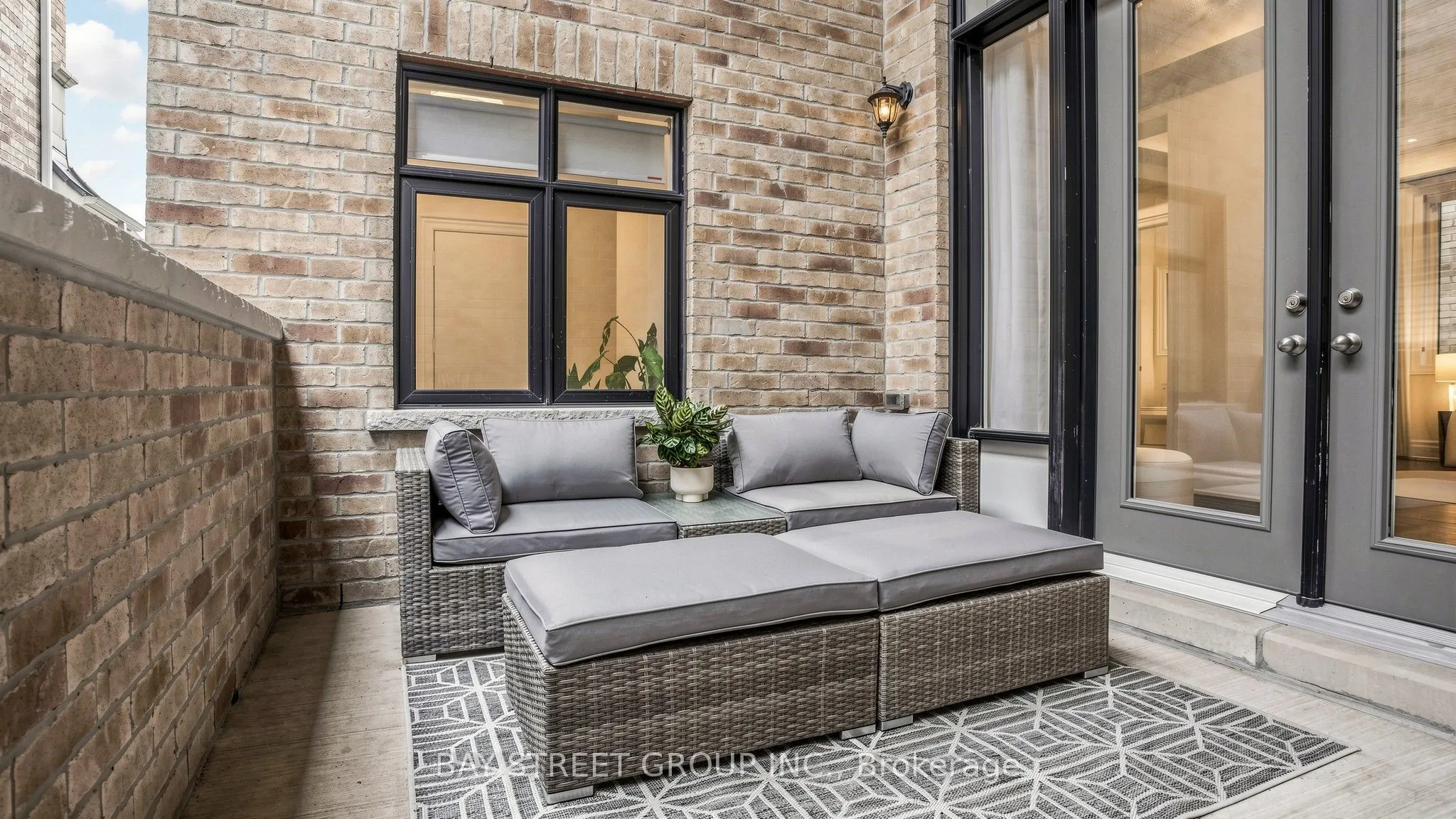 40 Shining Willow Court
