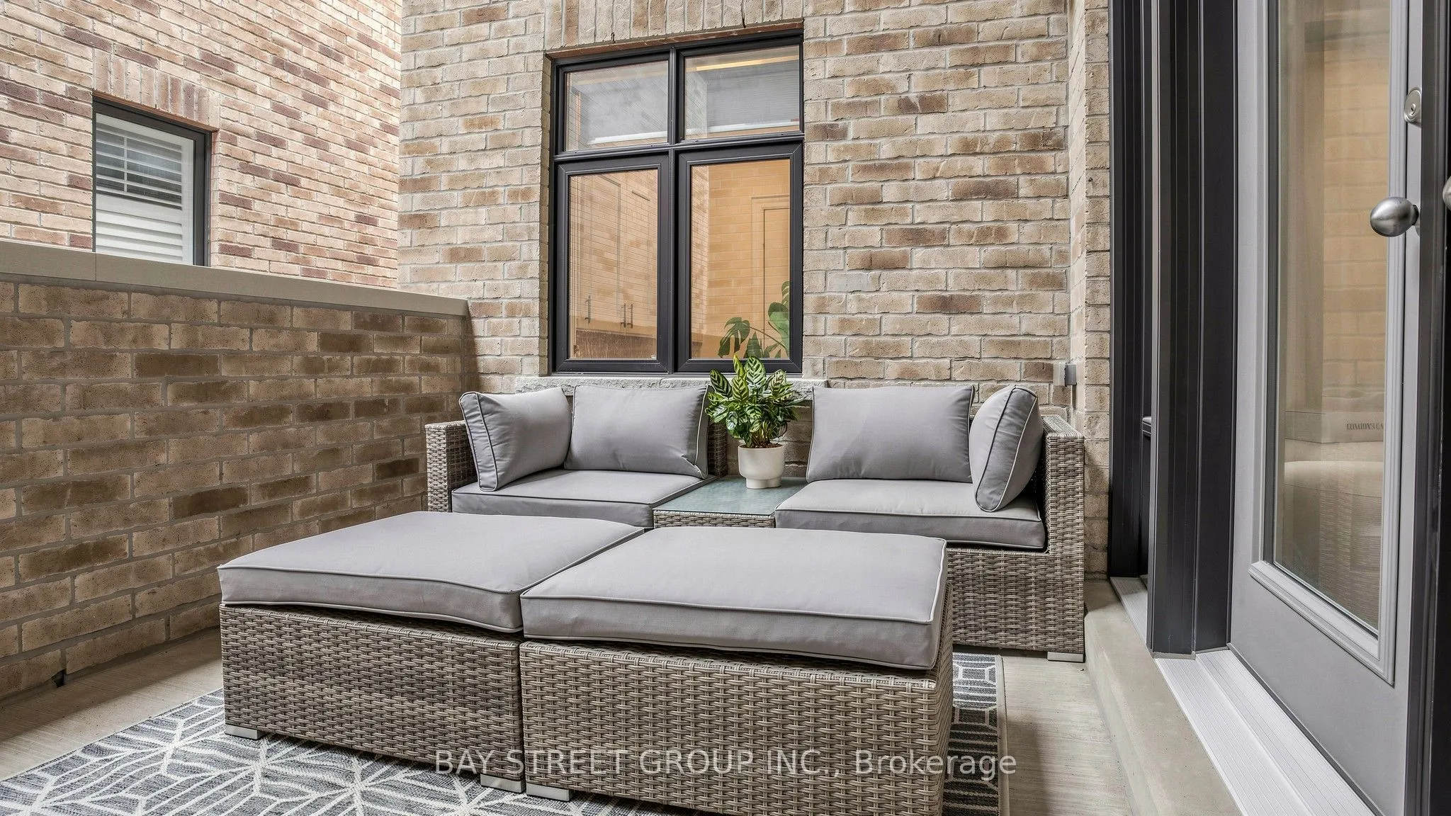 40 Shining Willow Court
