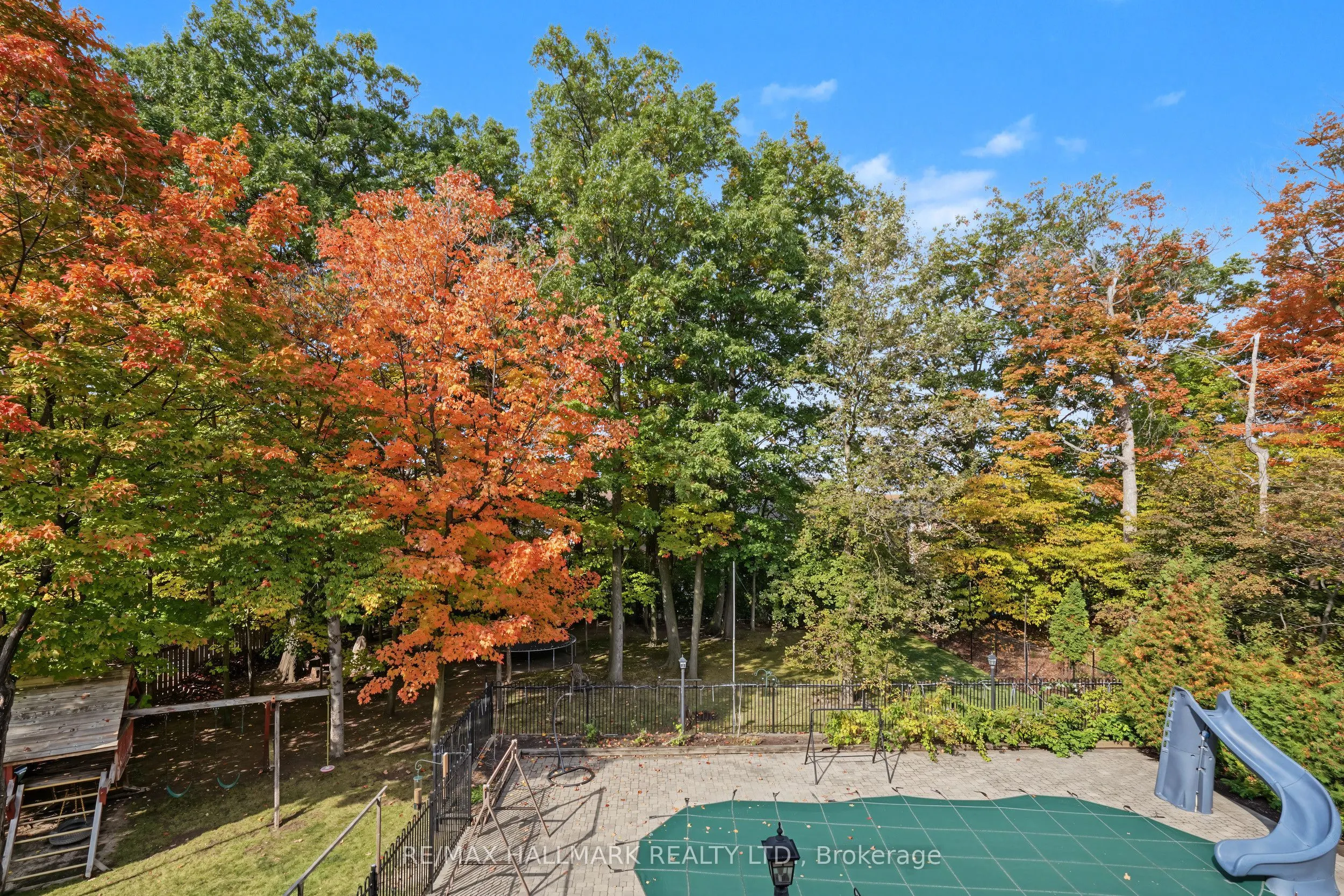 28 Renaissance Court W