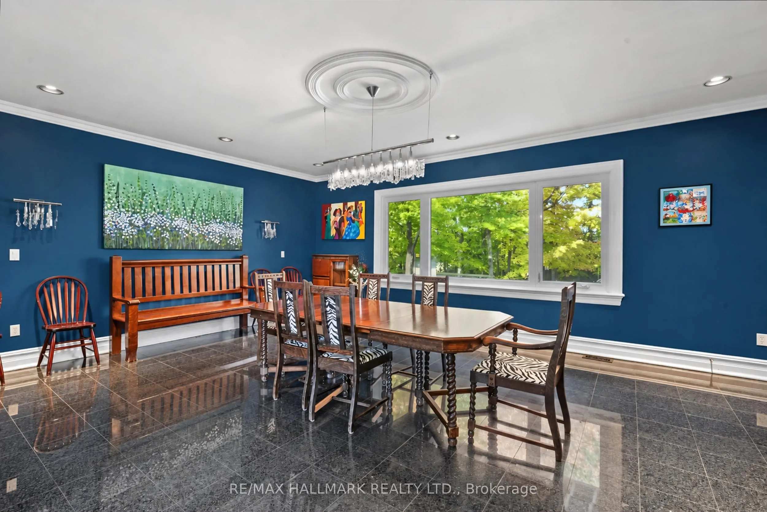 28 Renaissance Court W