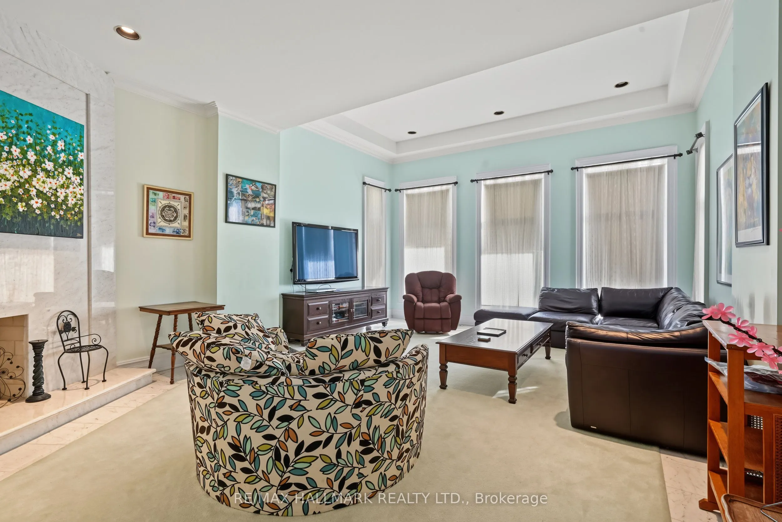 28 Renaissance Court W