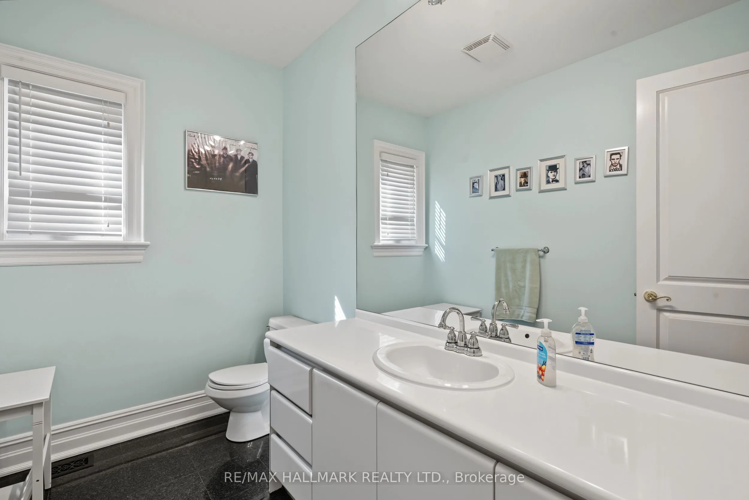 28 Renaissance Court W