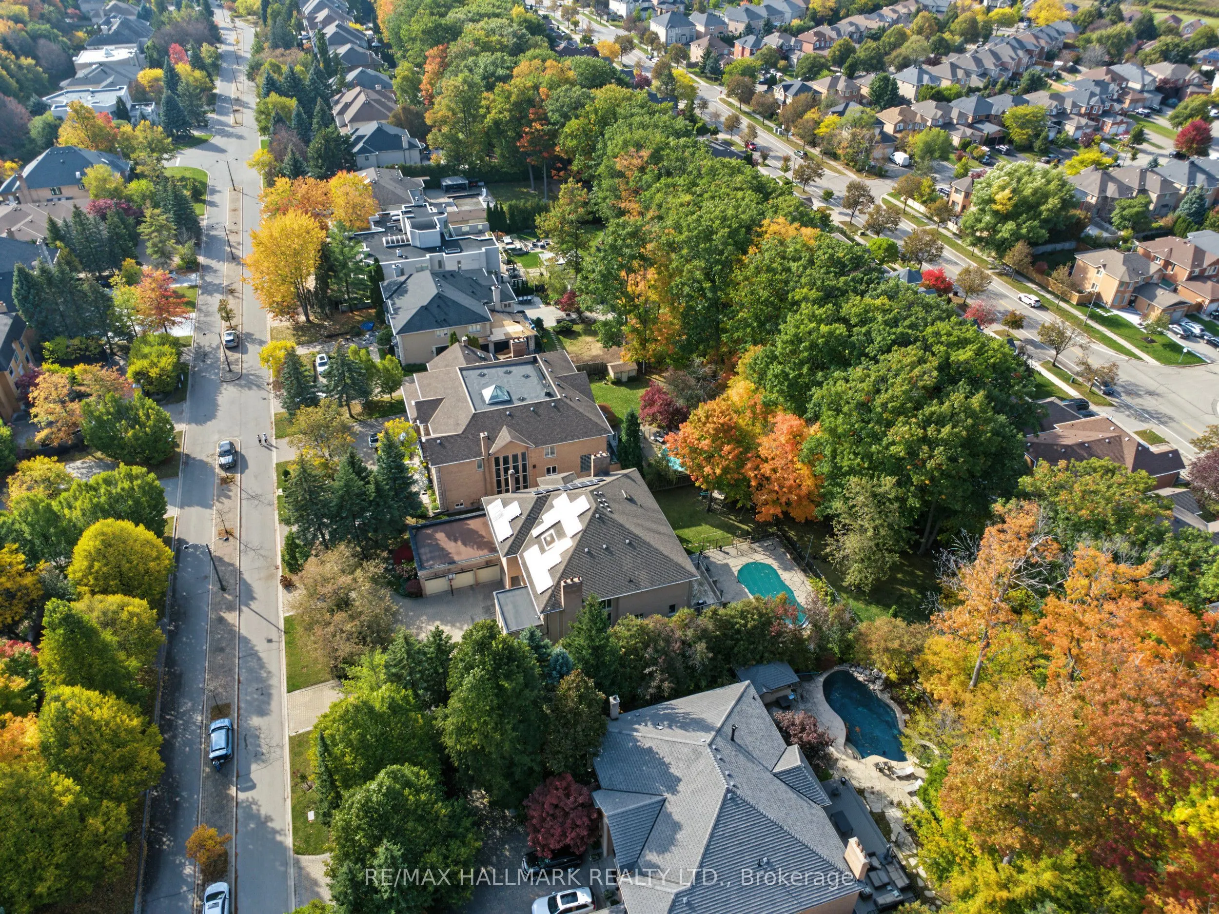 28 Renaissance Court W