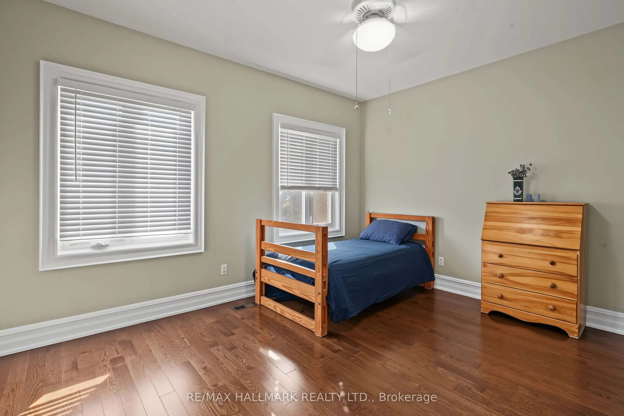 28 Renaissance Court W
