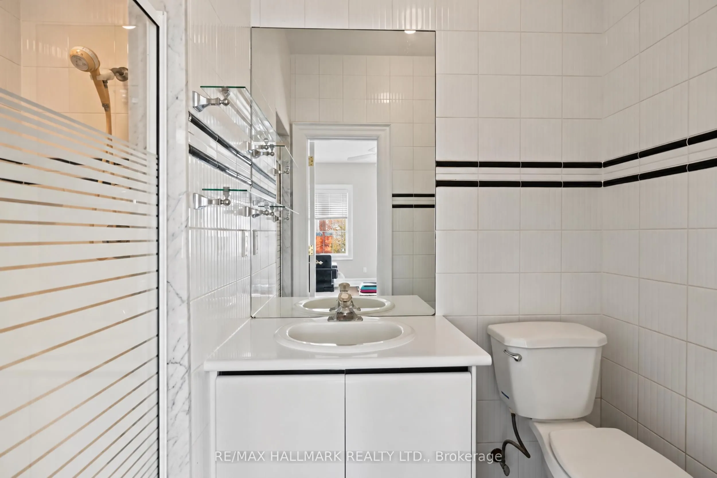 28 Renaissance Court W
