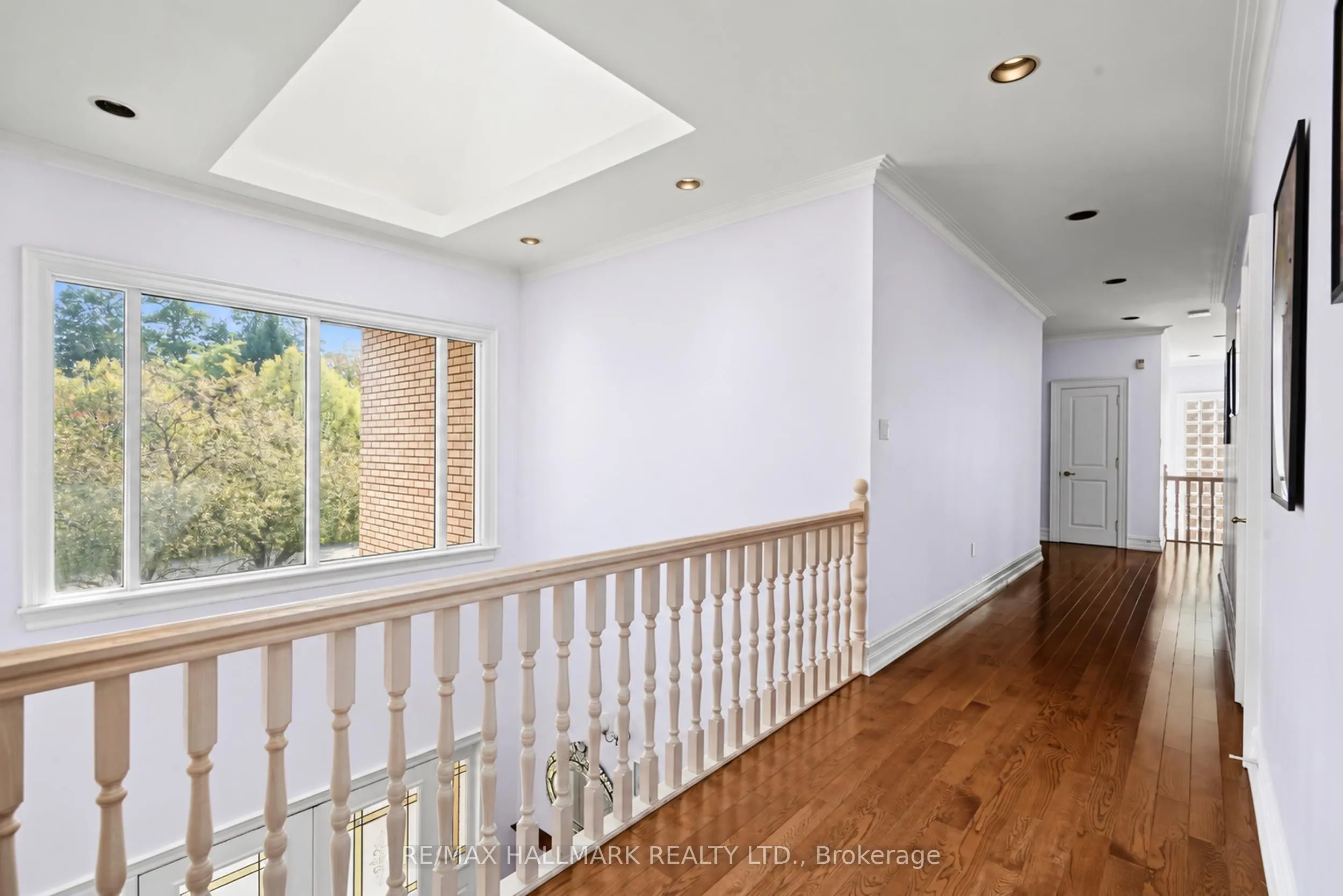 28 Renaissance Court W