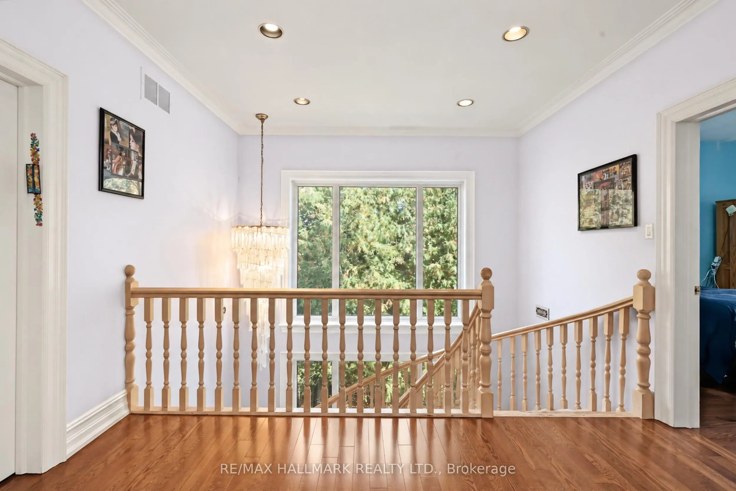 28 Renaissance Court W