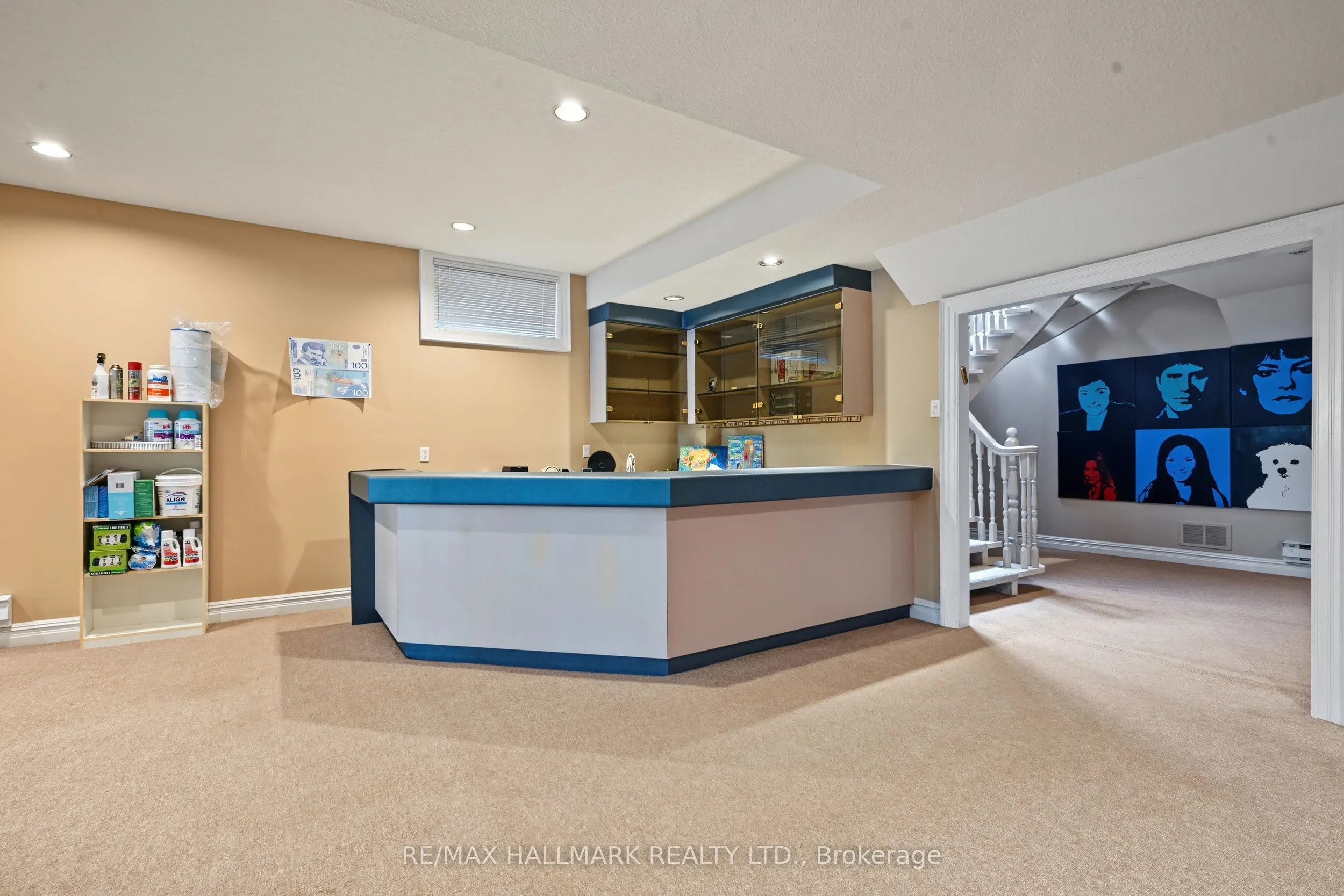 28 Renaissance Court W