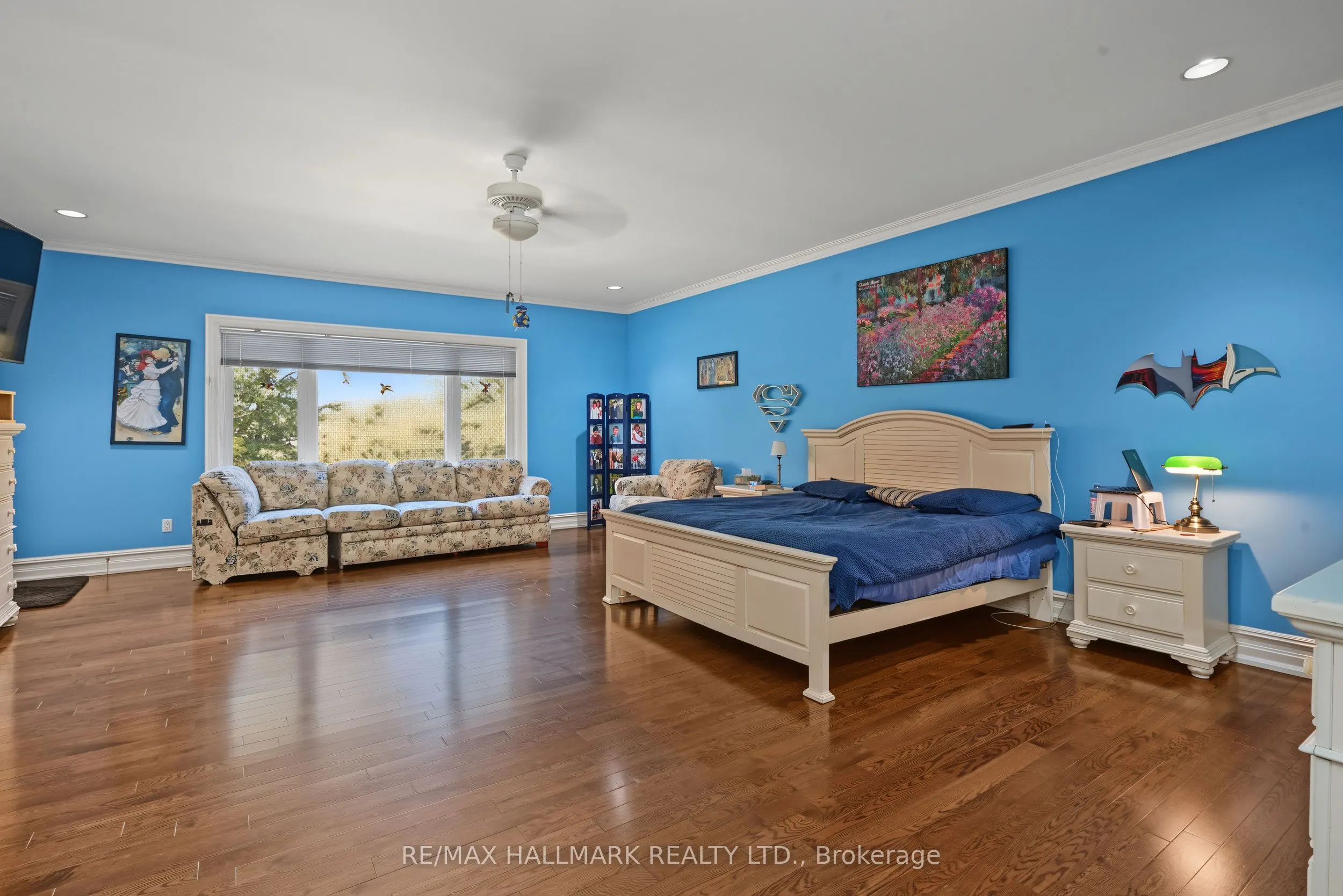 28 Renaissance Court W