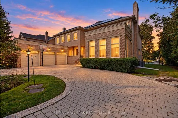 28 Renaissance Court W
